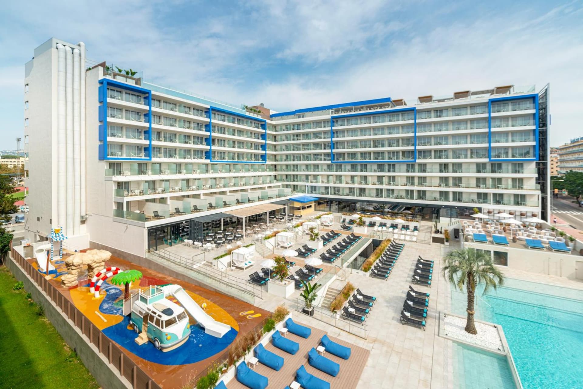 L'Azure Hotel 4* Sup