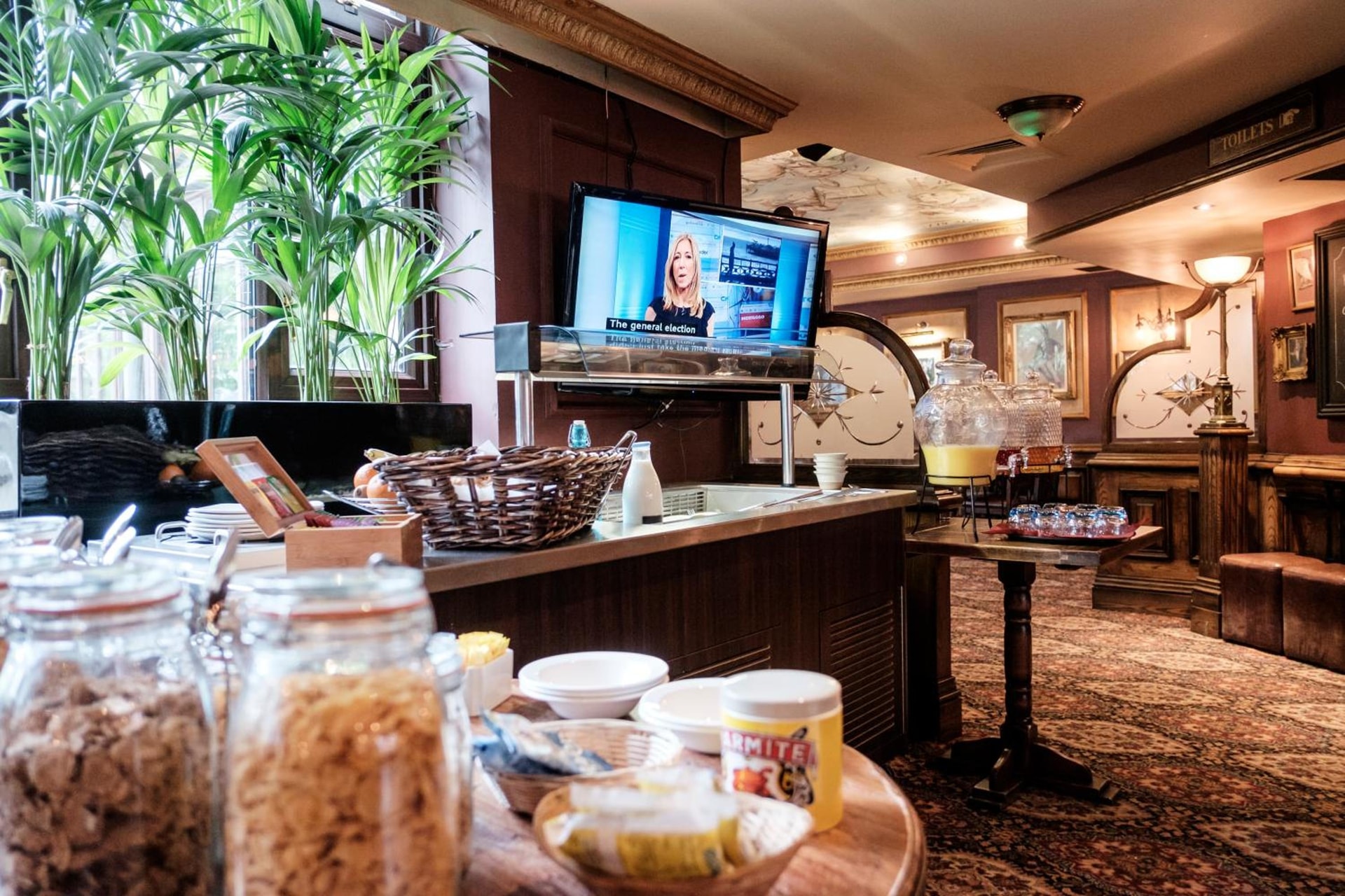 breakfast buffet