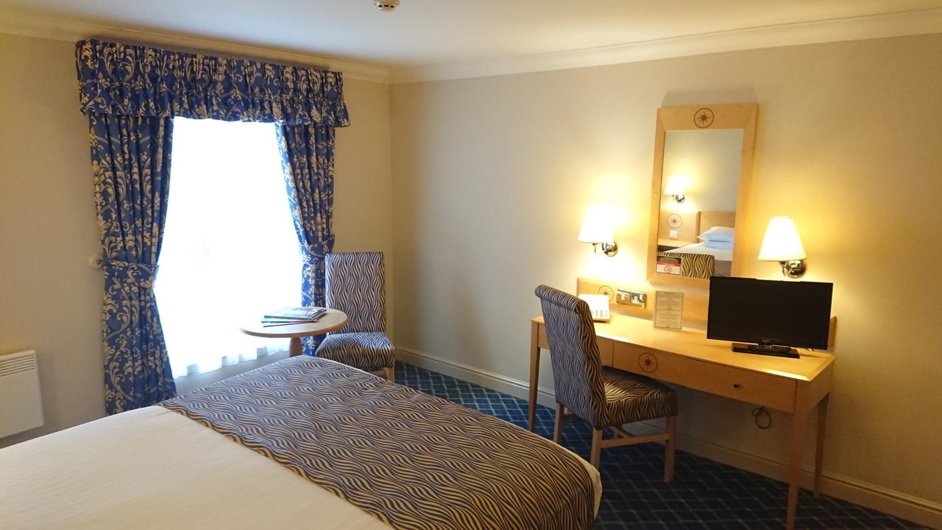 The Queens Hotel & Victoria Cloisters Apartments