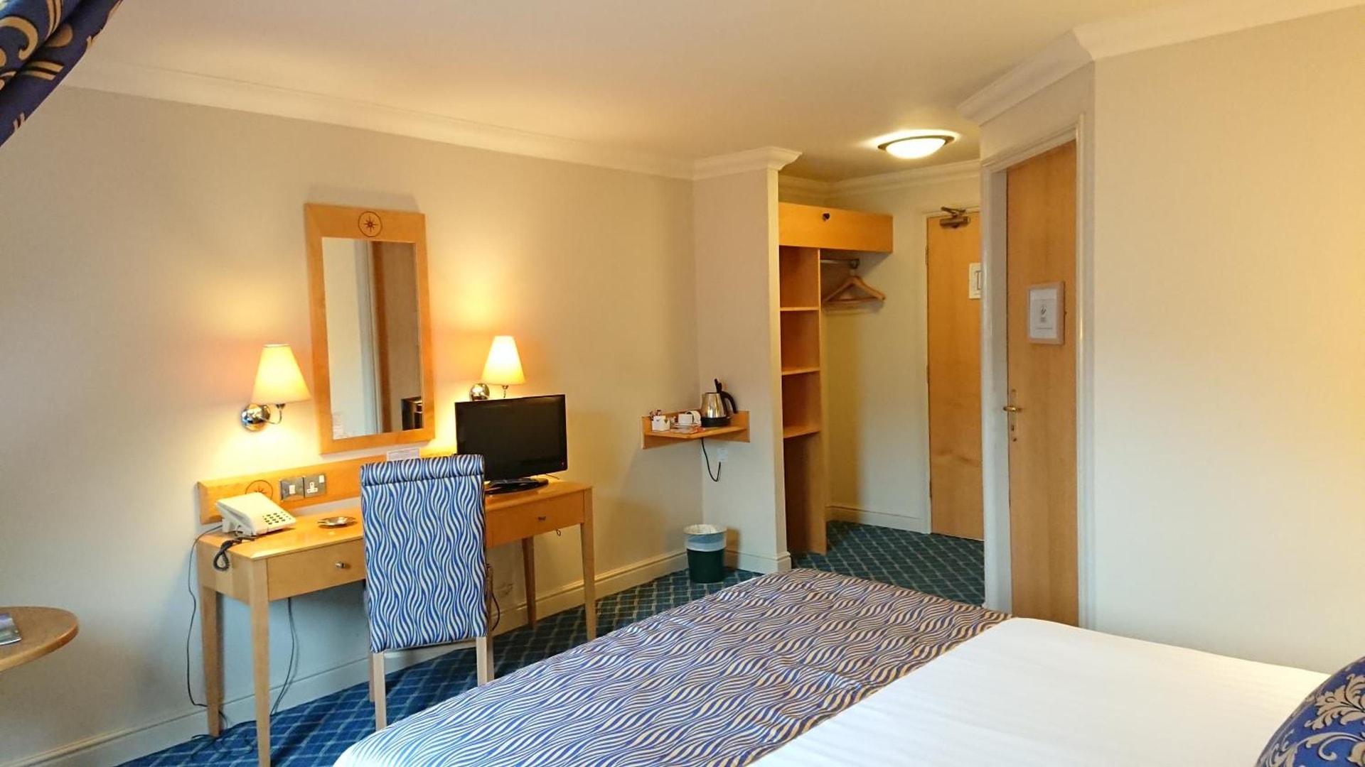 The Queens Hotel & Victoria Cloisters Apartments