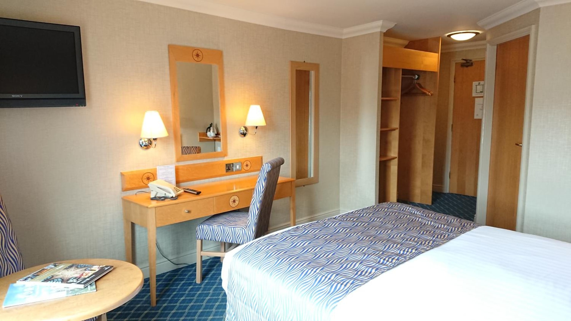 The Queens Hotel & Victoria Cloisters Apartments