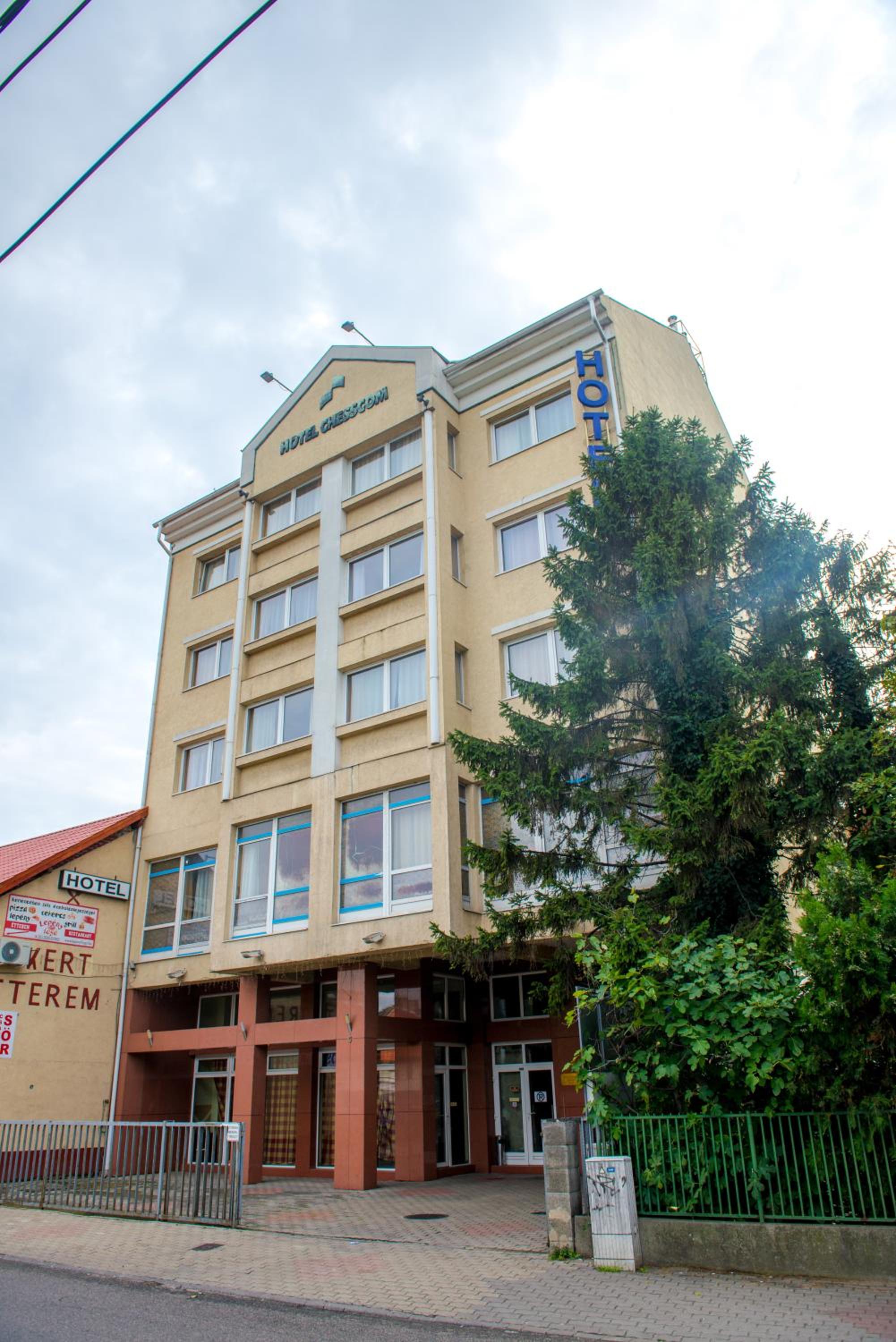Chesscom Hotel