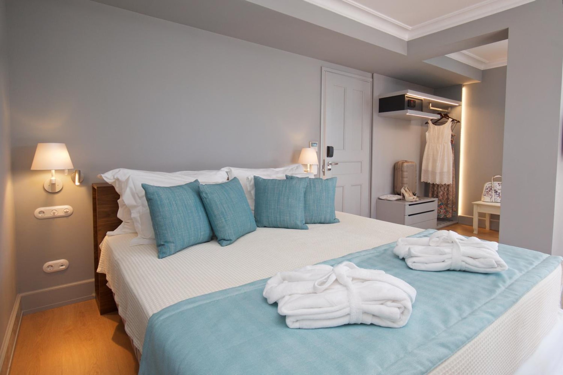Aenos Hotel