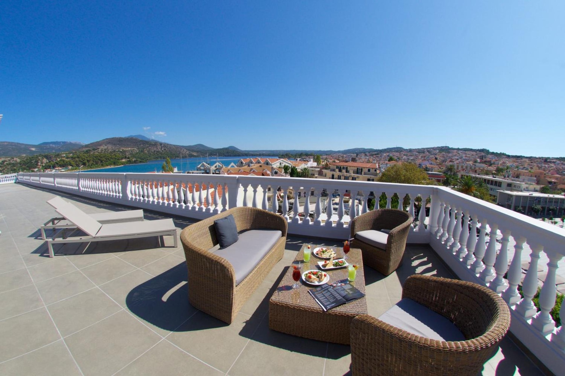 Aenos Hotel