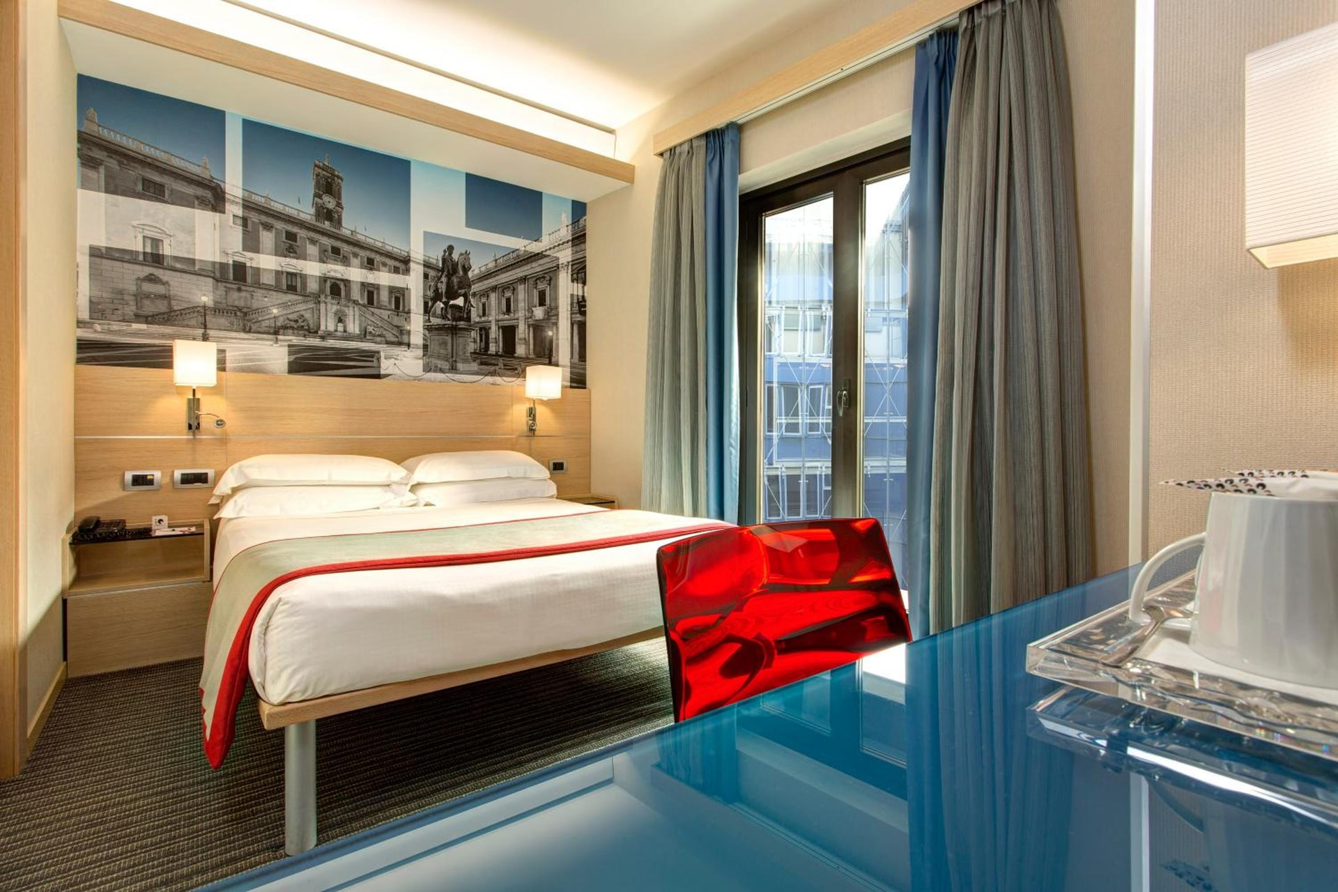 iQ Hotel Roma