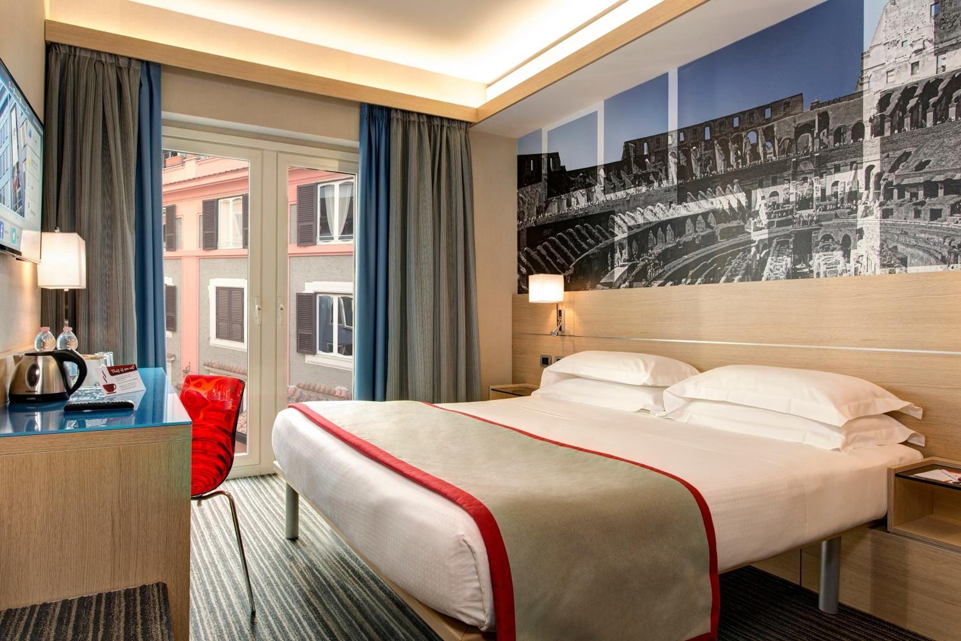 iQ Hotel Roma