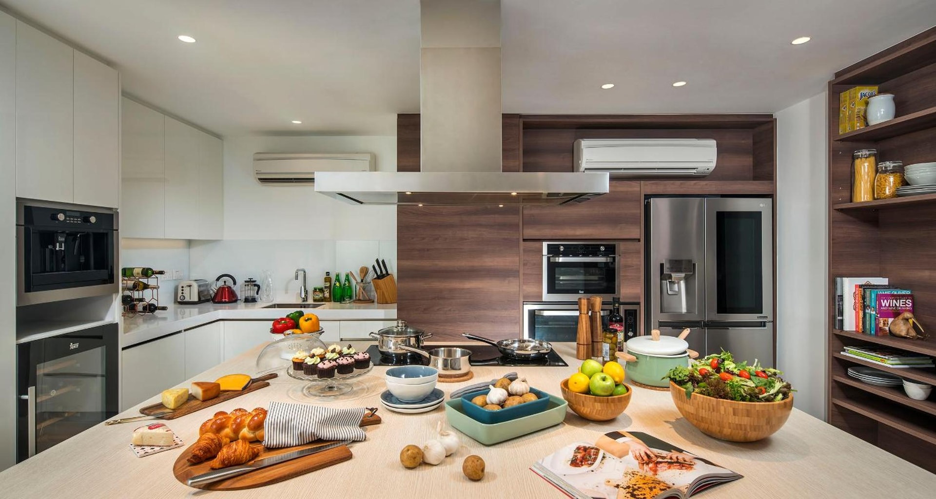 Lanson Place Winsland, Singapore
