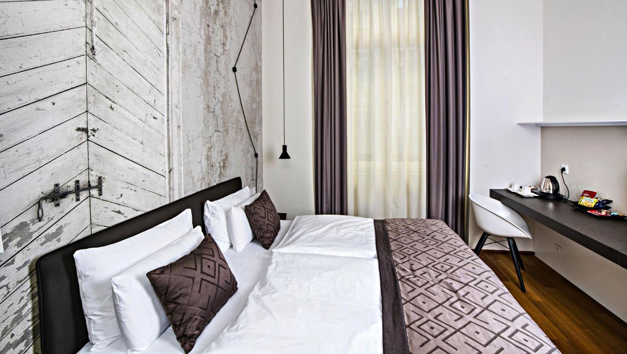 Hotel Golden Crown