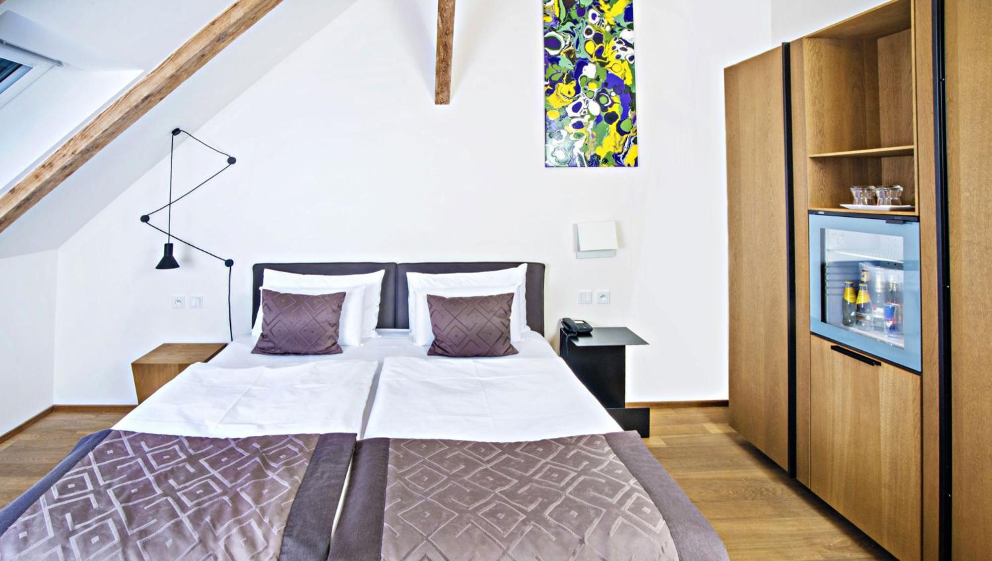 Hotel Golden Crown