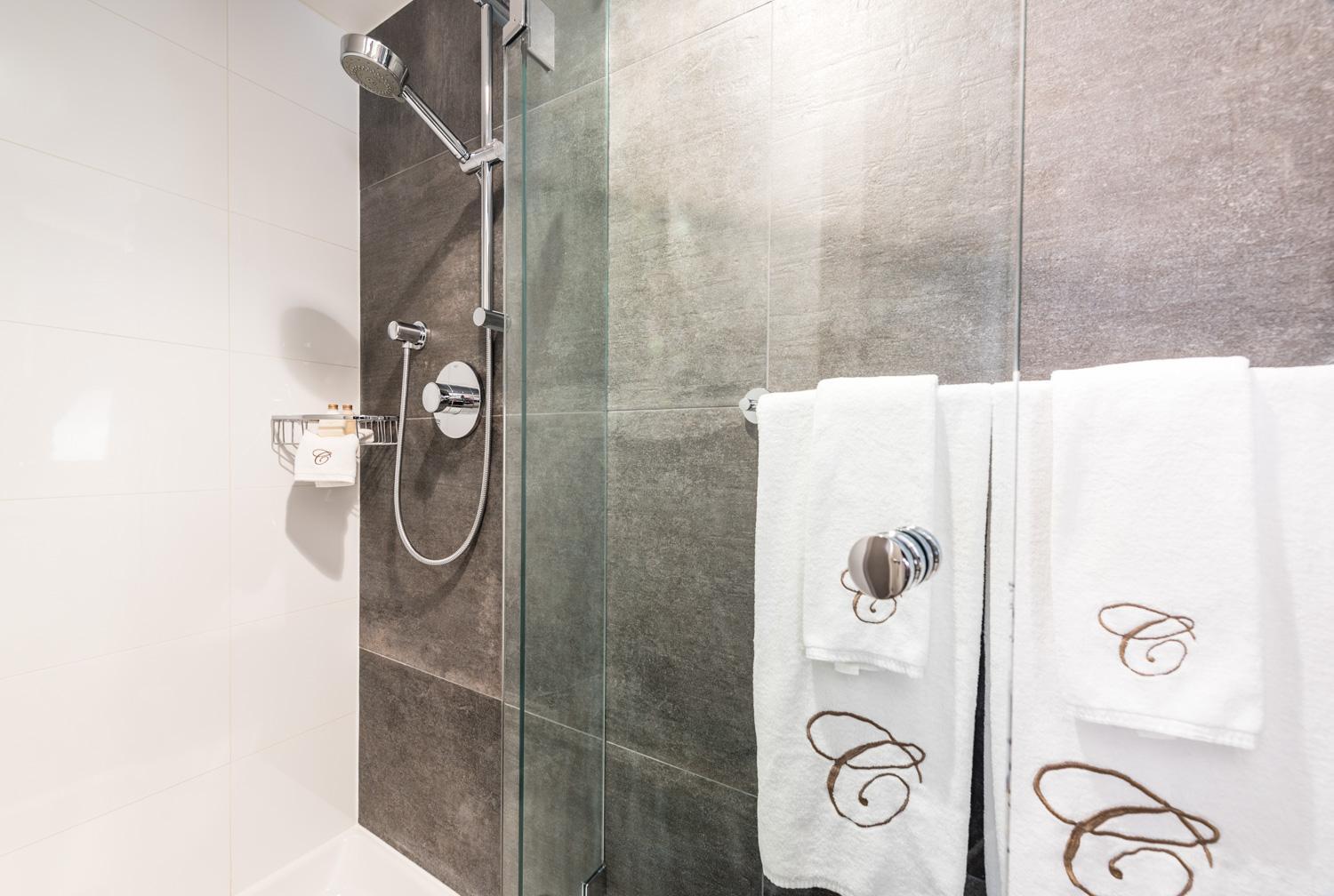 Carmana Hotel & Suites
