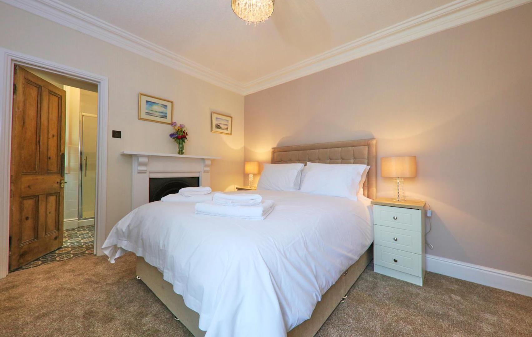 LLwyn Country House