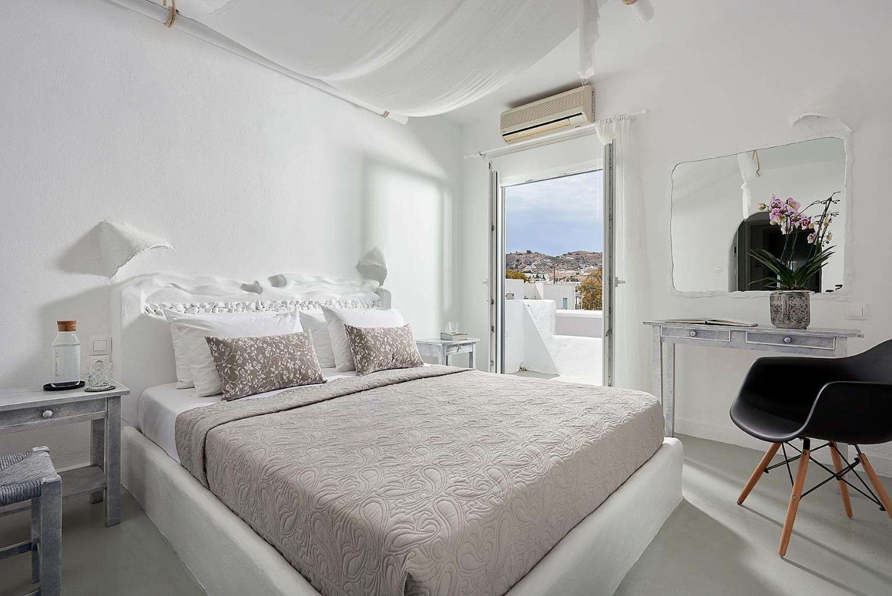 Milos Hotel