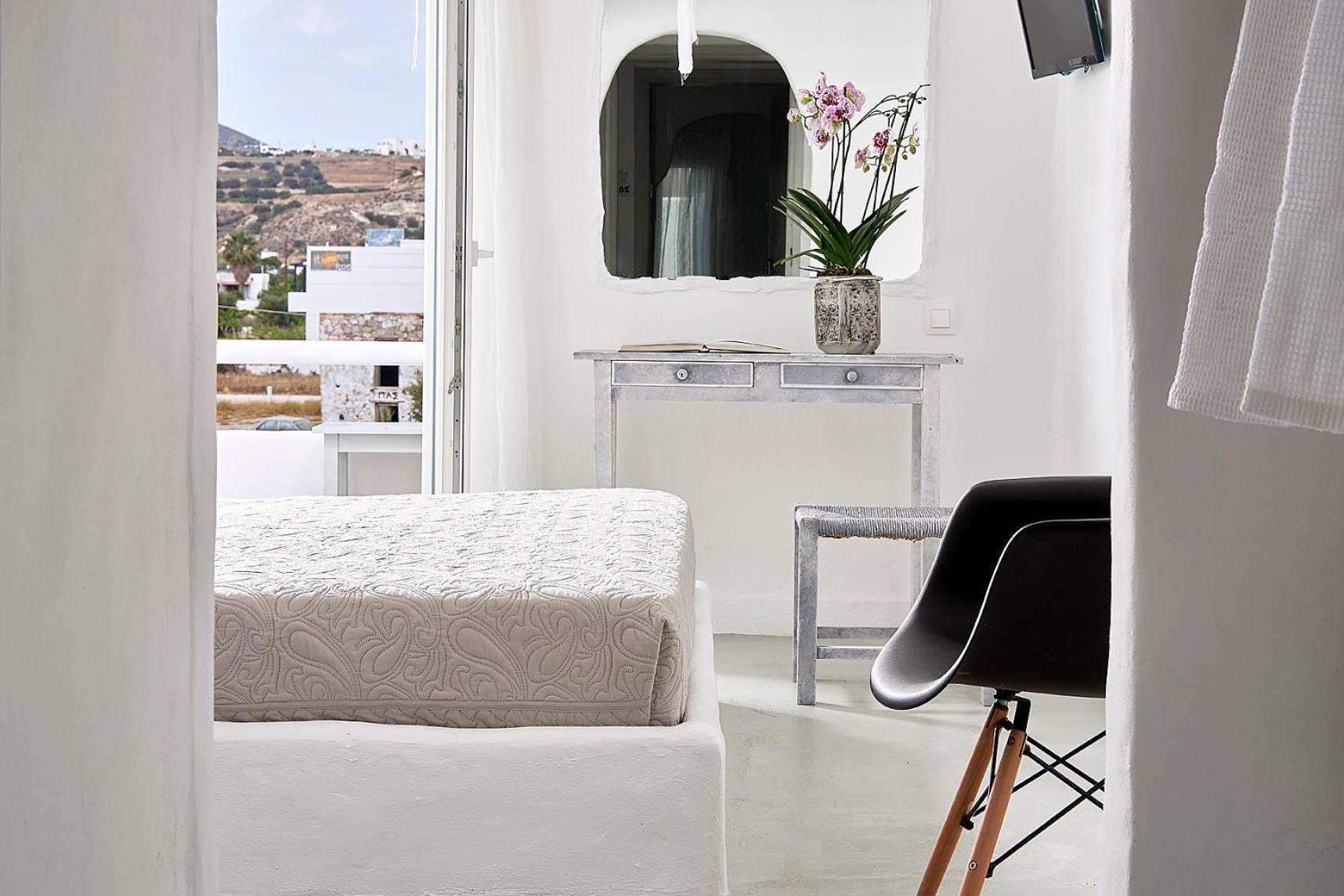 Milos Hotel