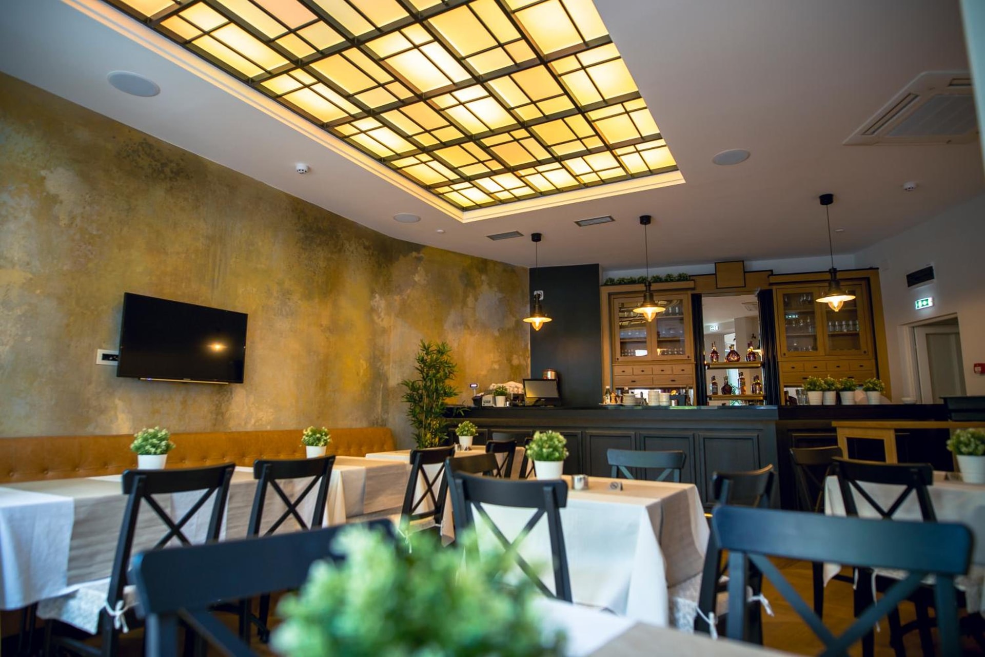 Public House Hotel