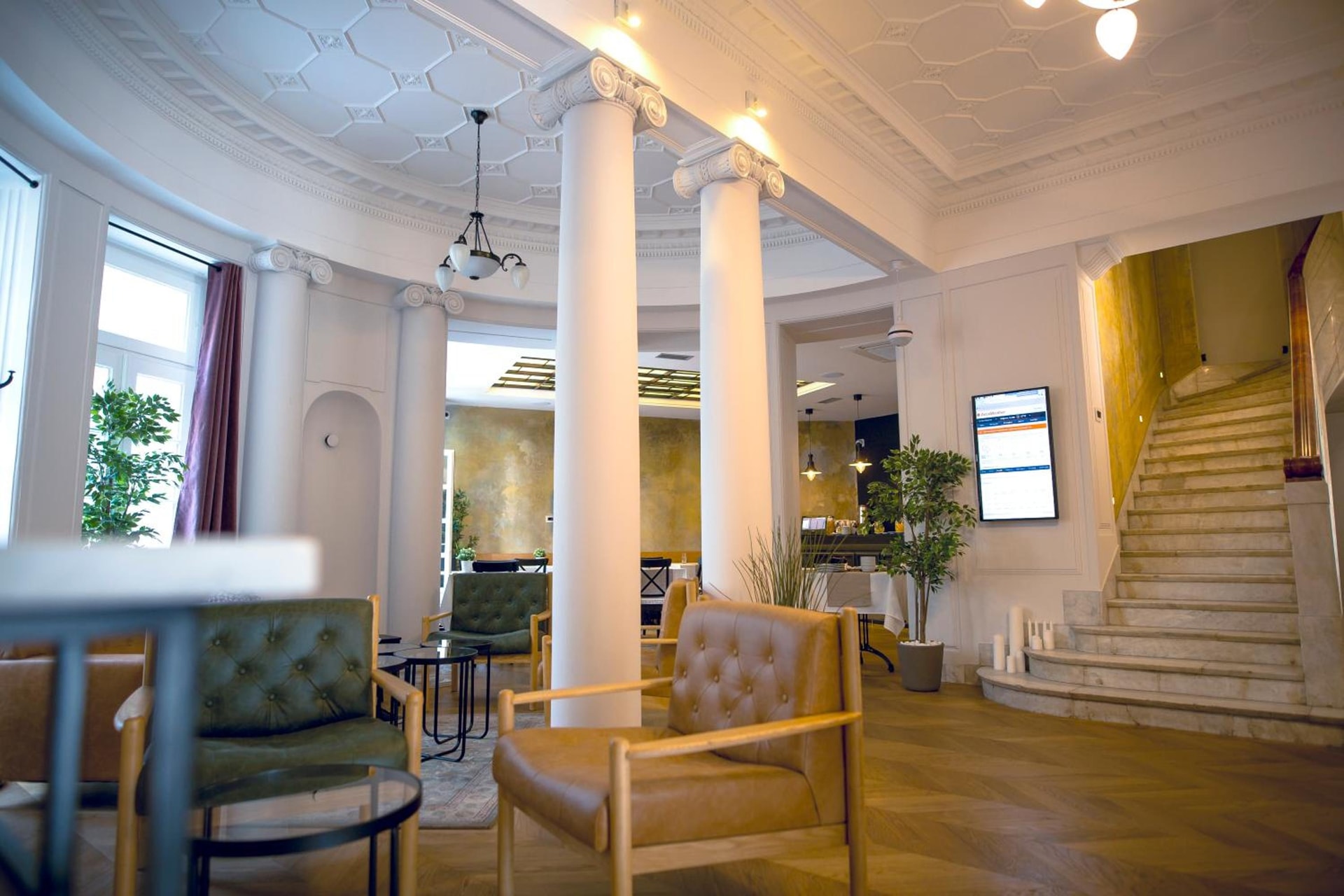 Public House Hotel