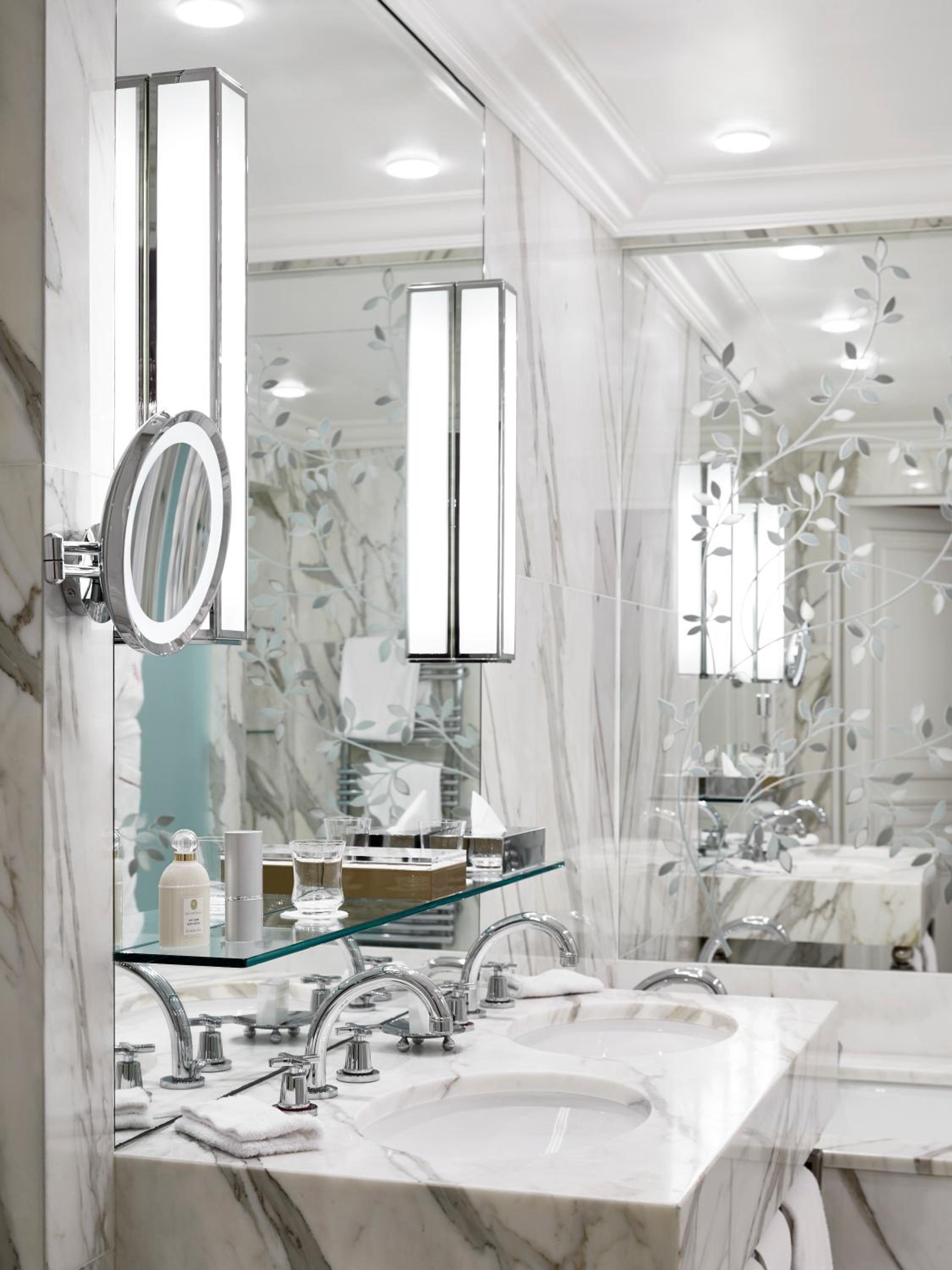 Hôtel Plaza Athénée - Dorchester Collection