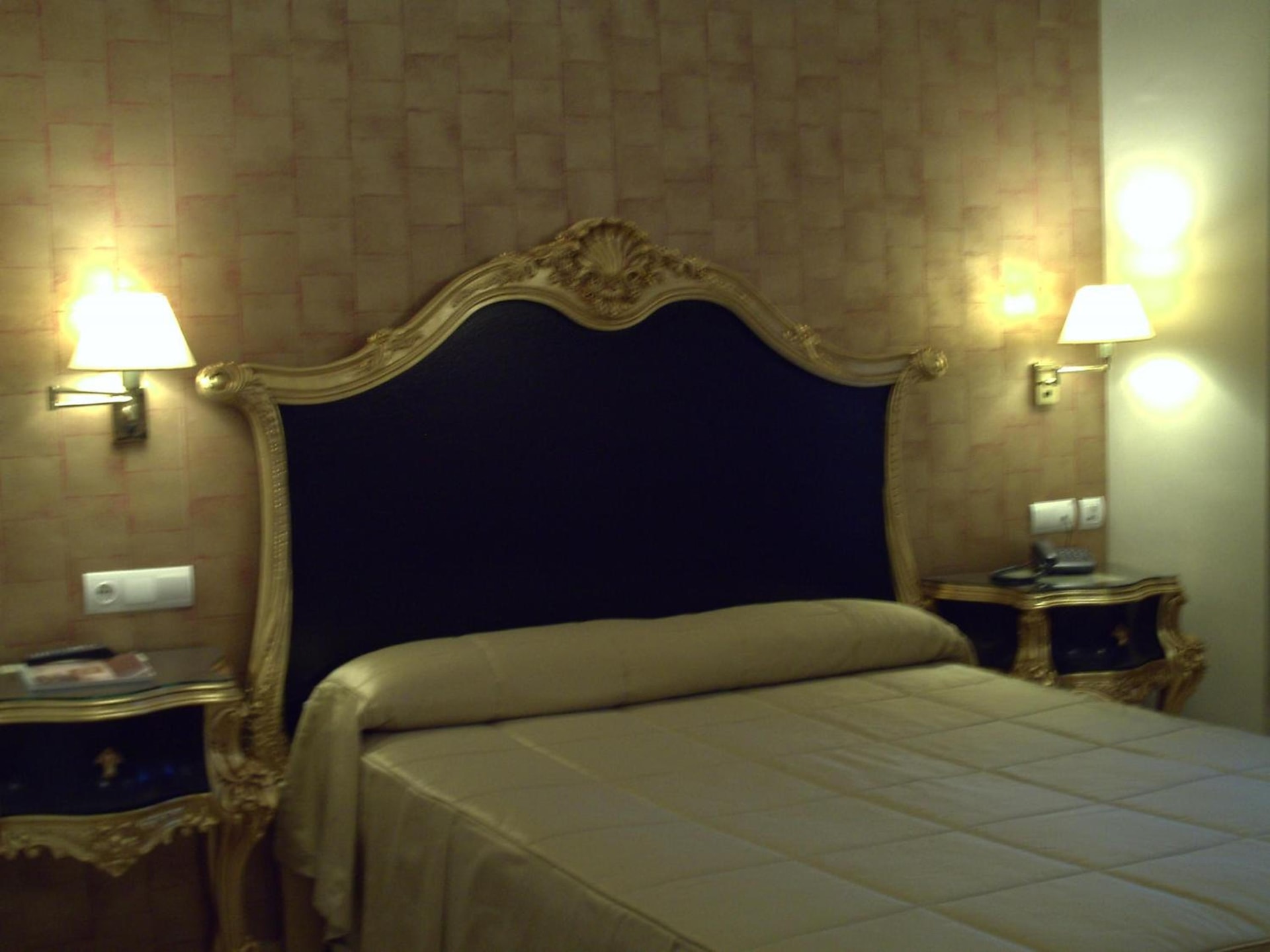 Adriano Boutique Sevilla