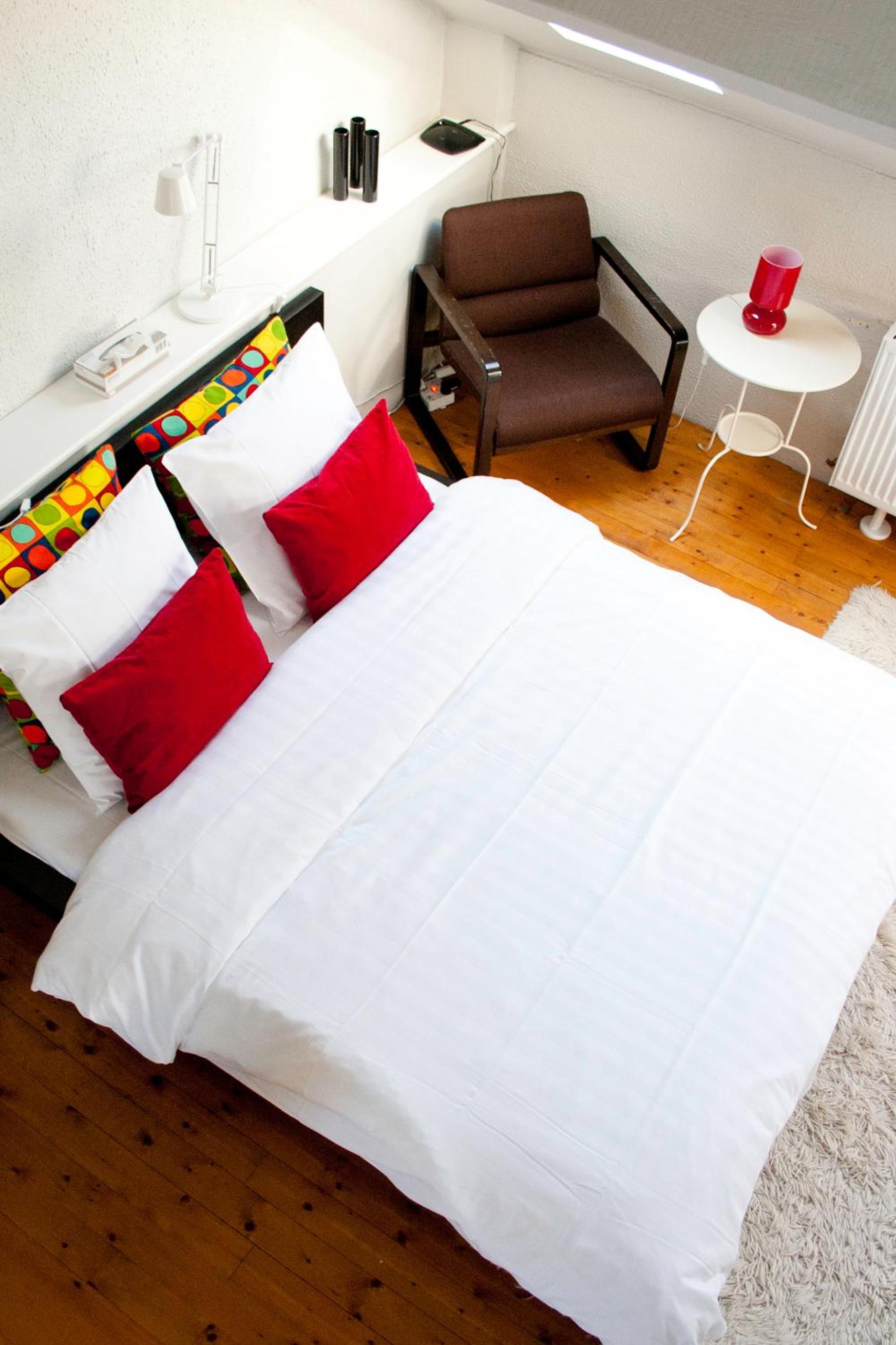 B&B Lodging At 8
