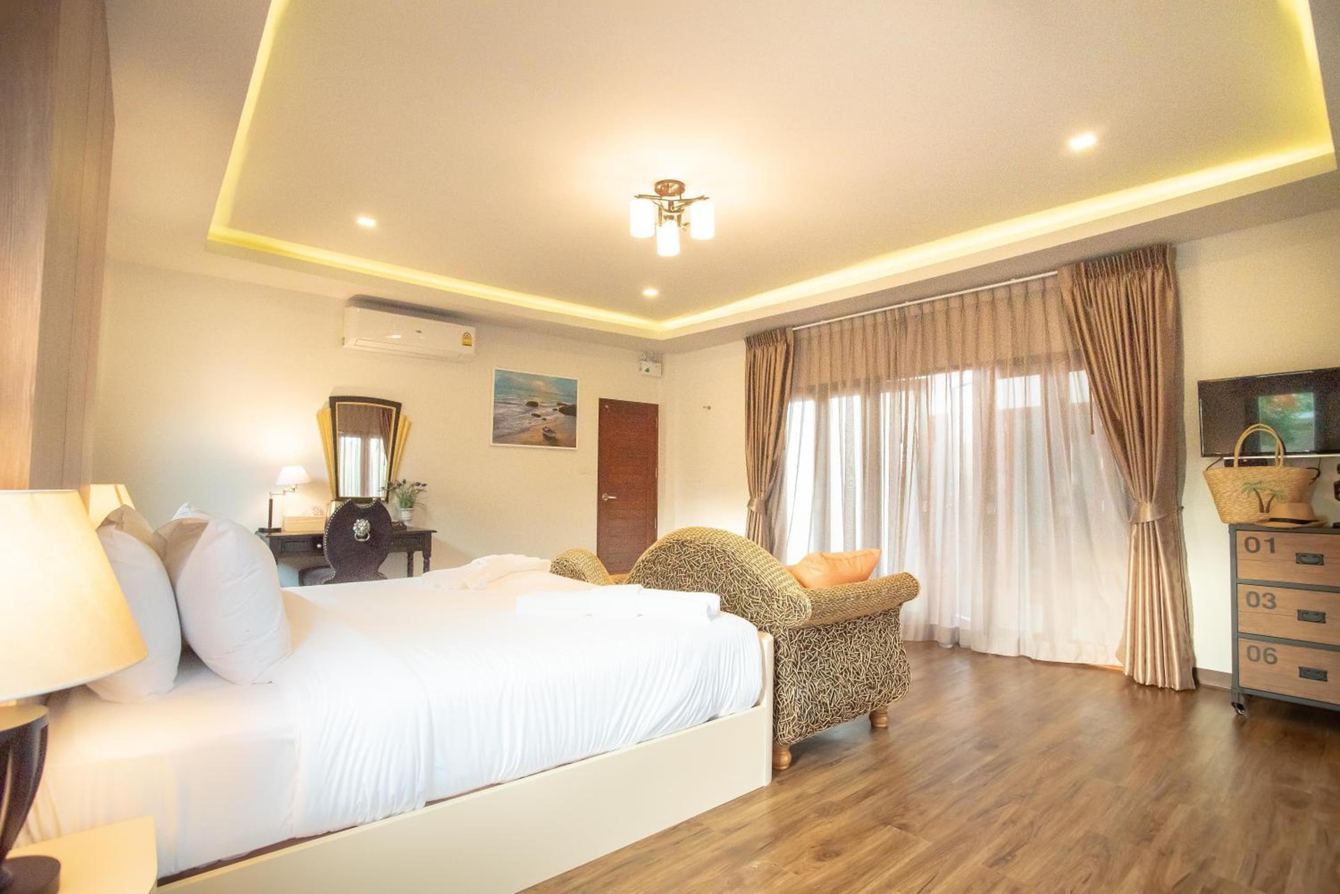 Kan & Kan Luxury Pool Villa Hua Hin with all bathtub