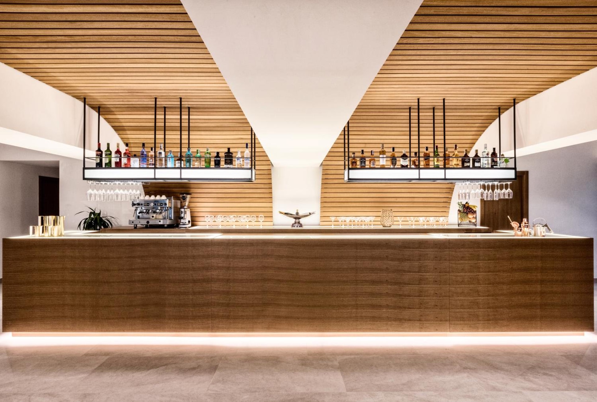 bar & lounge