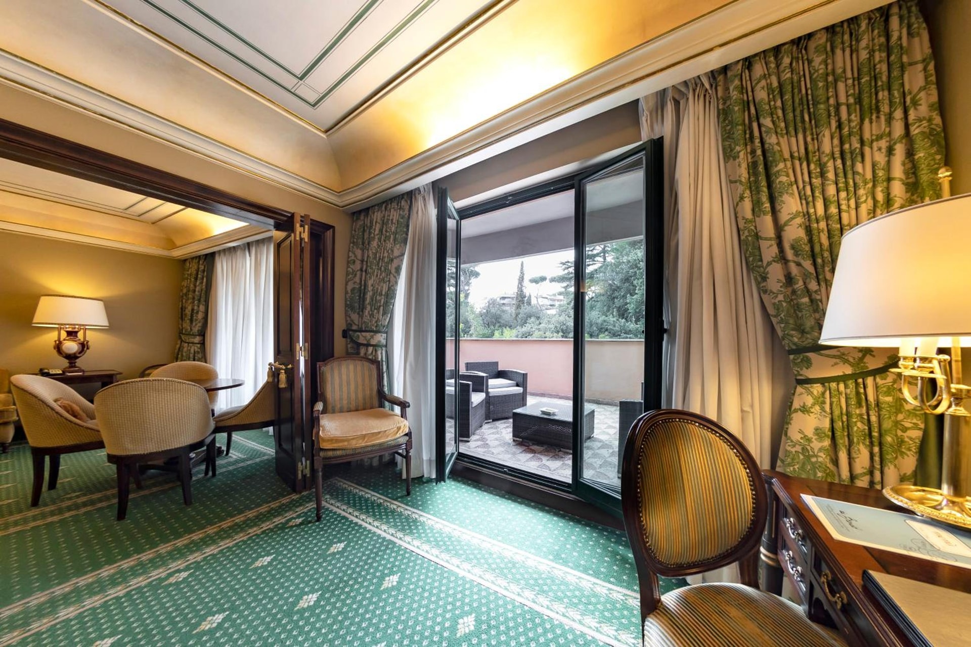 River Chateau Hotel