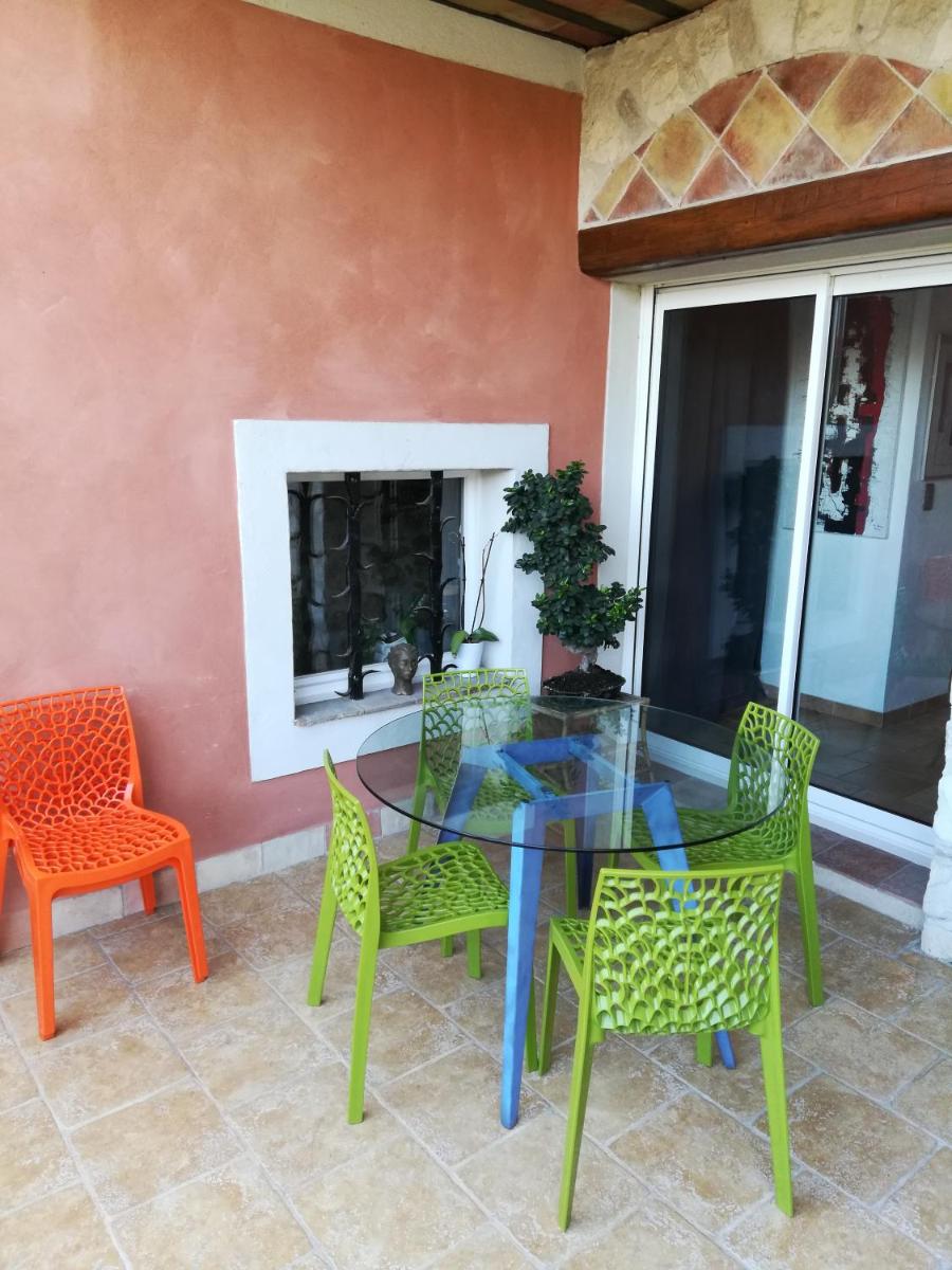 VILLA ARTEMiA