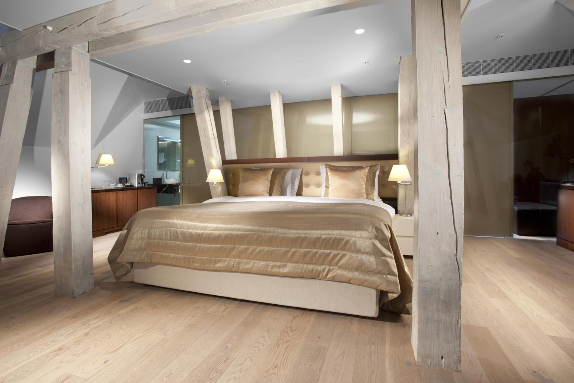 Hotel KINGS COURT
