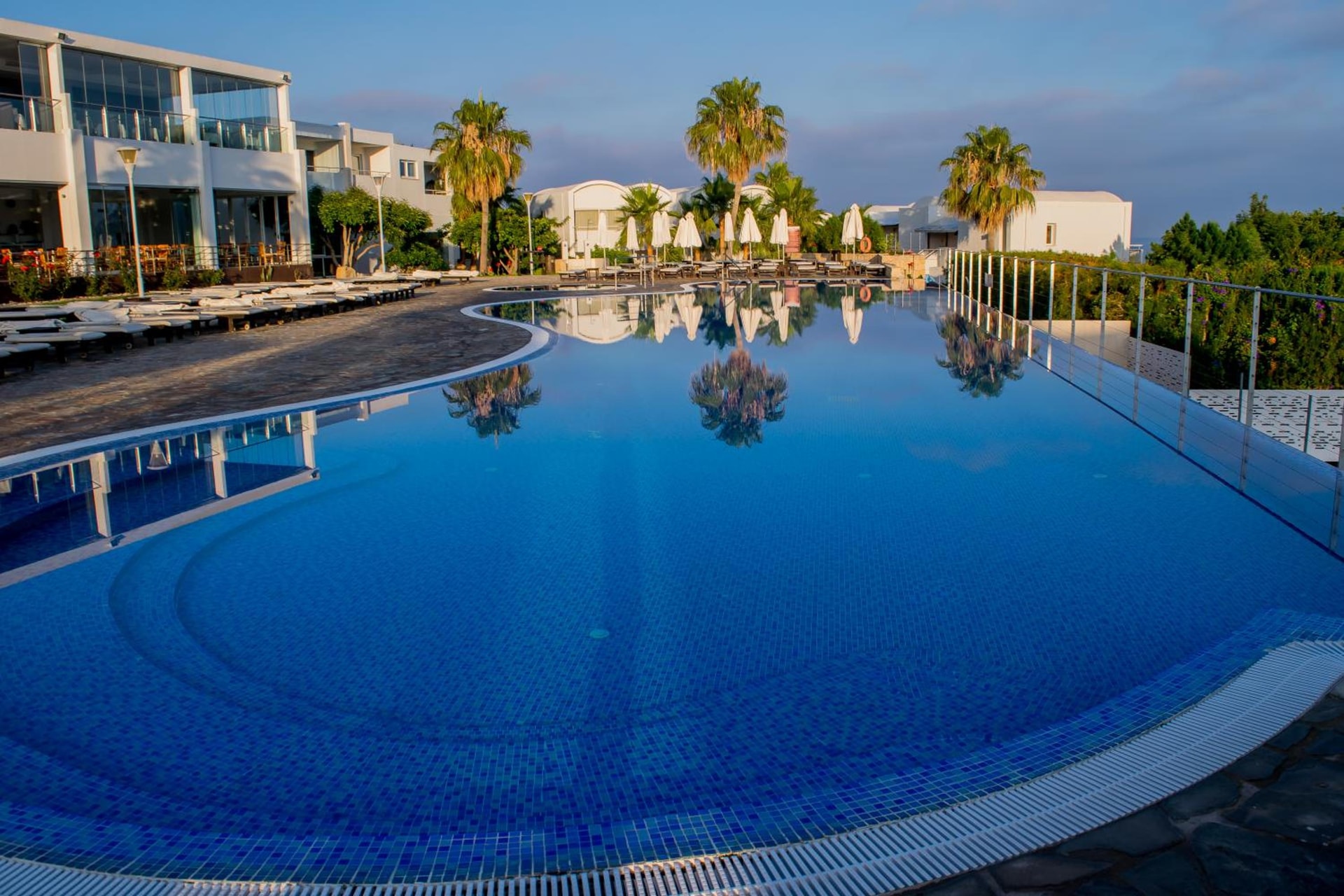 Theo Sunset Bay Hotel
