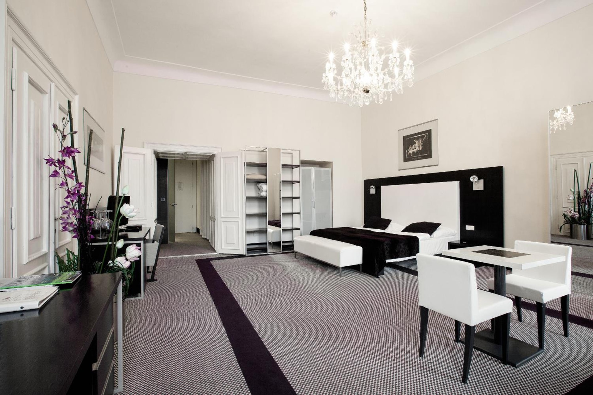 Old Town Square Residence by Emblem