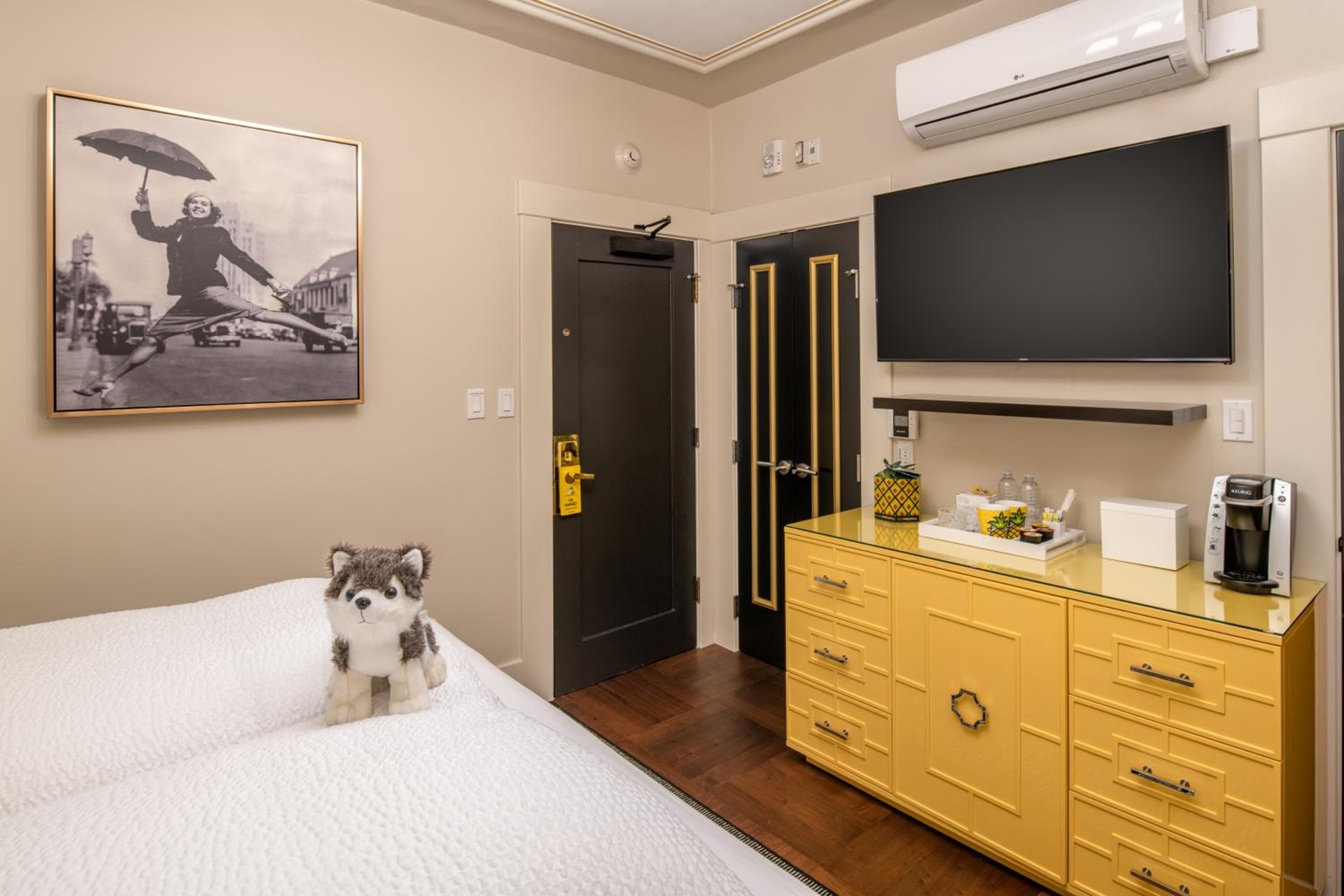 hotel room