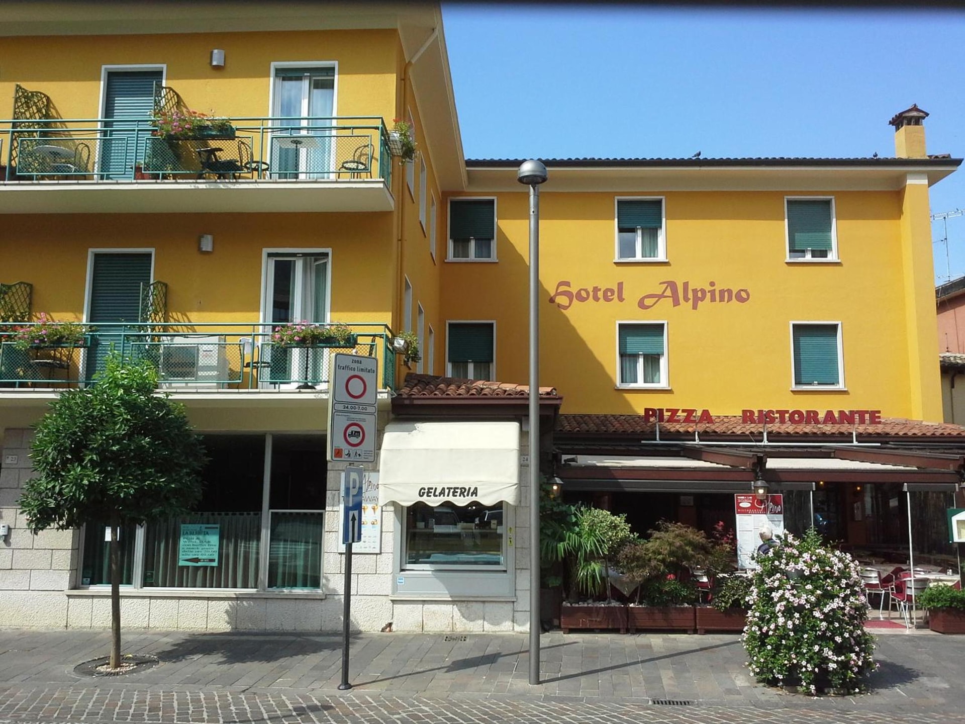 Hotel Alpino