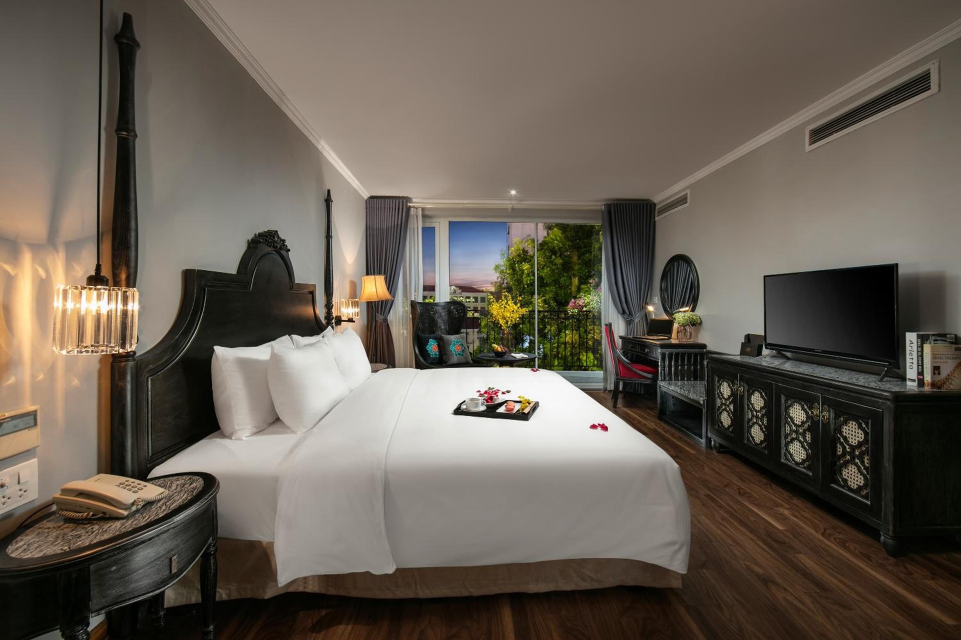 Shining Central Hotel & Spa