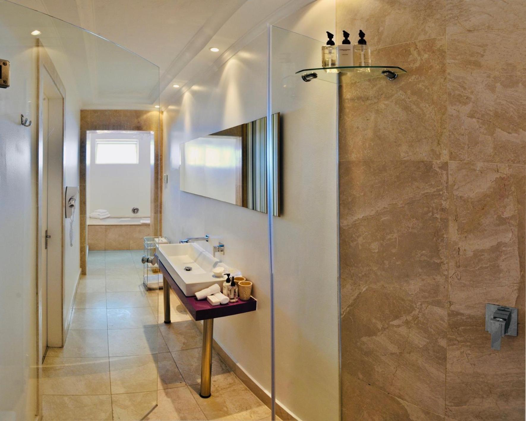 The Clarendon - Bantry Bay