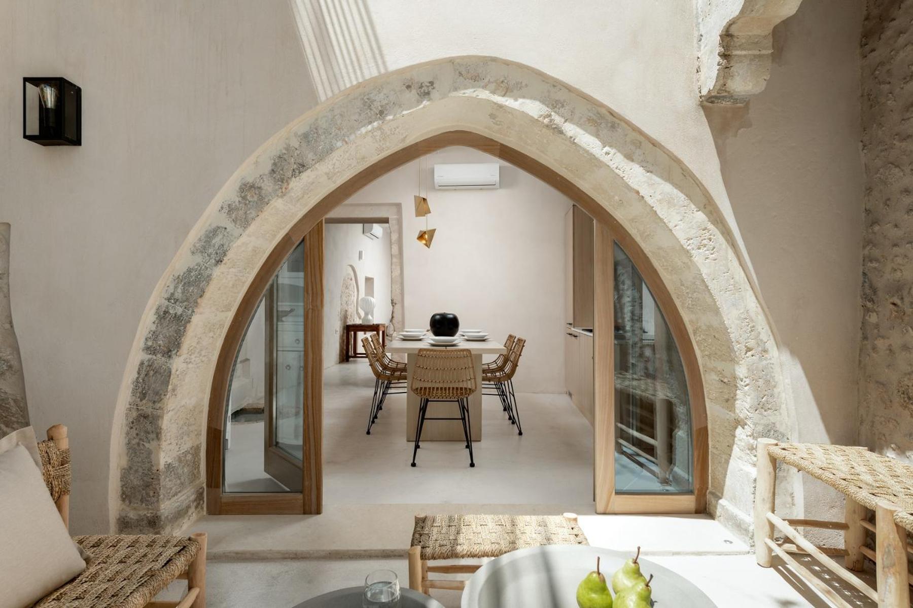 Sutor Chic Manor