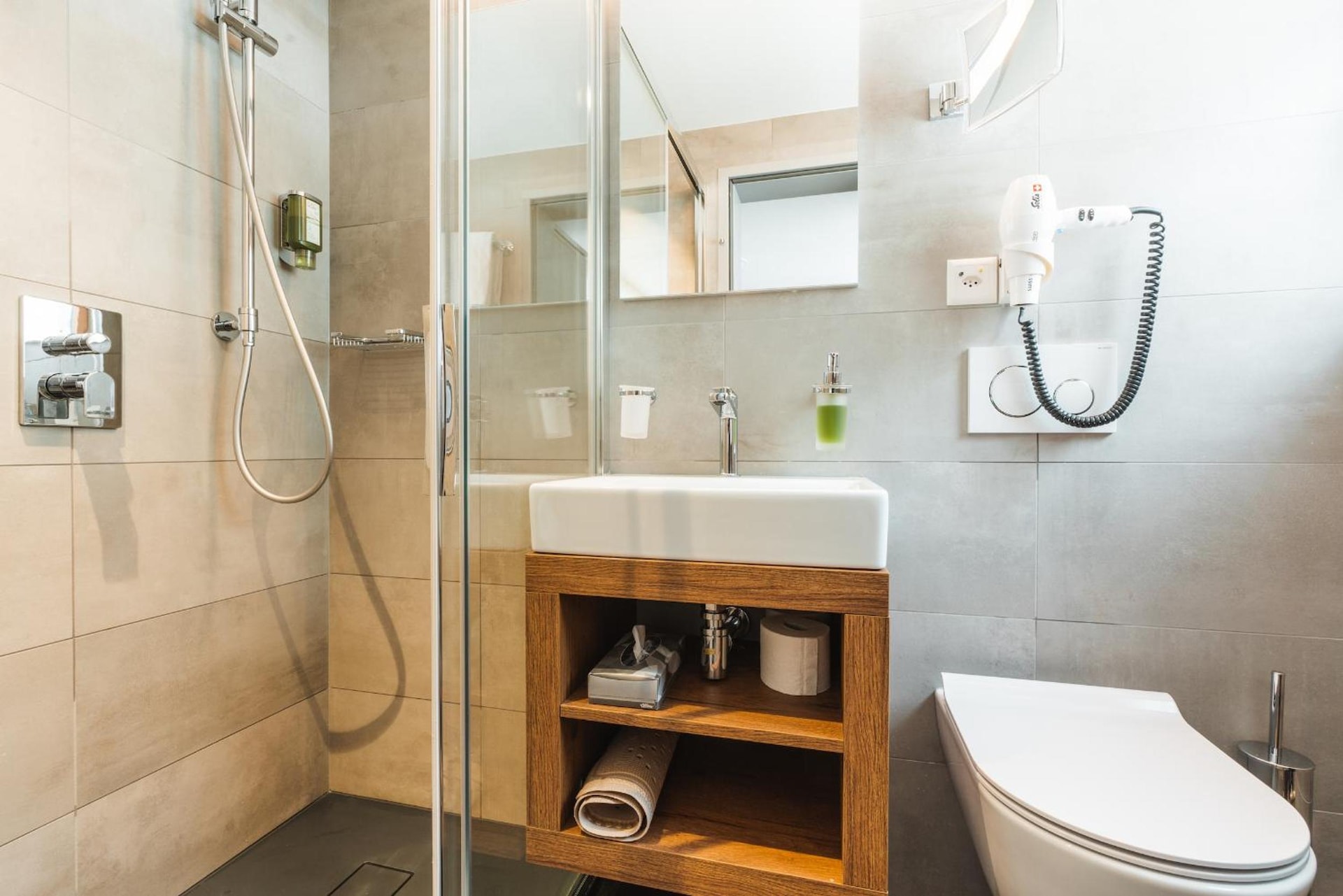 Matterhorn Inn - Wellness & Dining - at Zermatt Shuttle Station