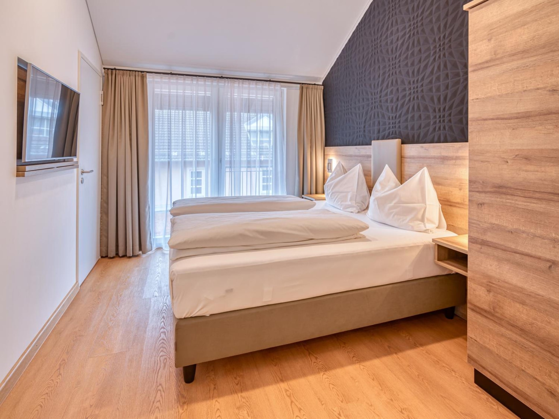 WESTSIDE Hotel
