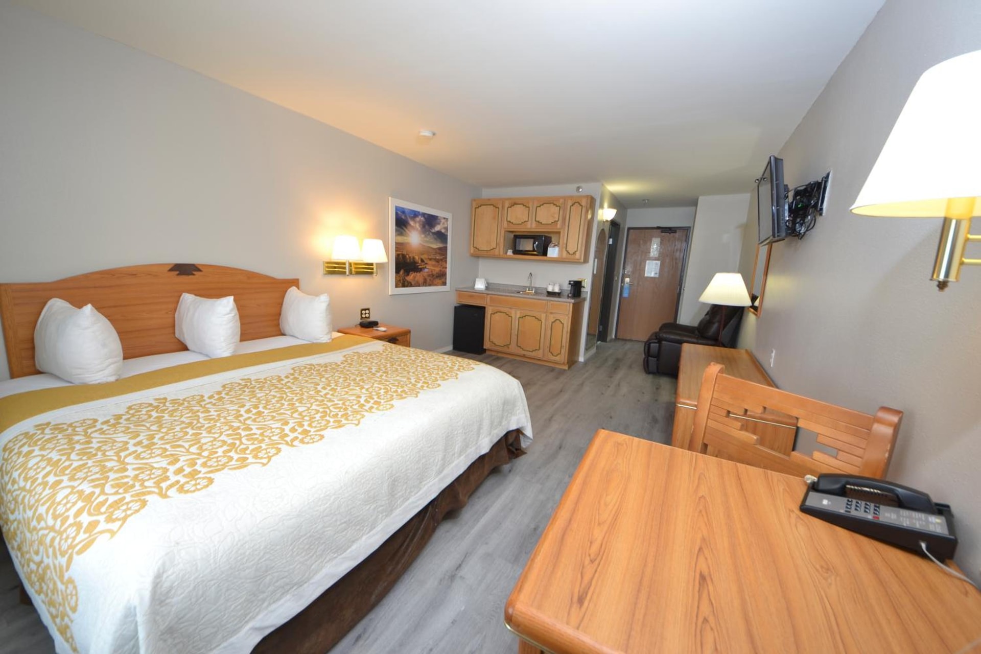 Days Inn & Suites by Wyndham Airport Albuquerque