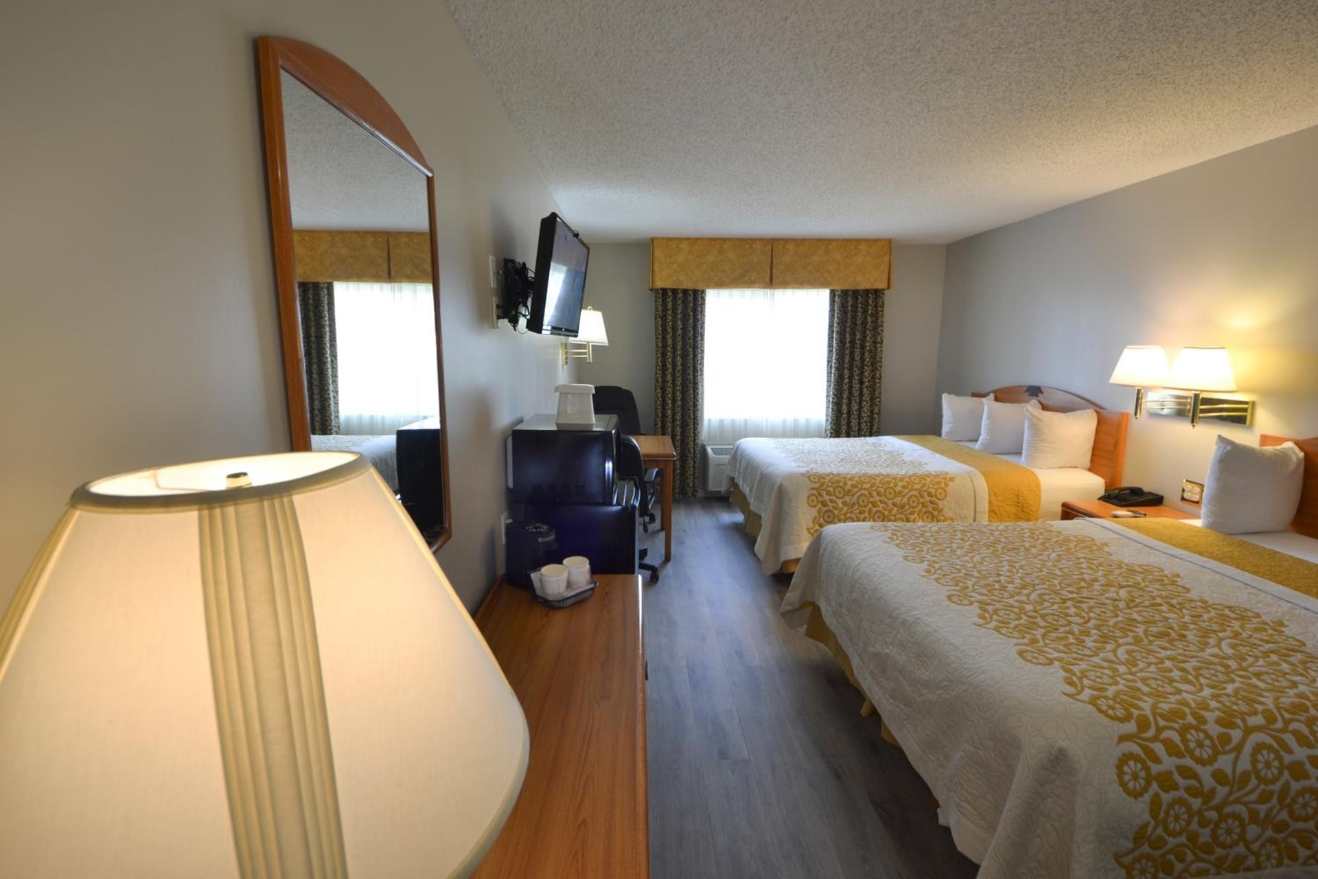 Days Inn & Suites by Wyndham Airport Albuquerque