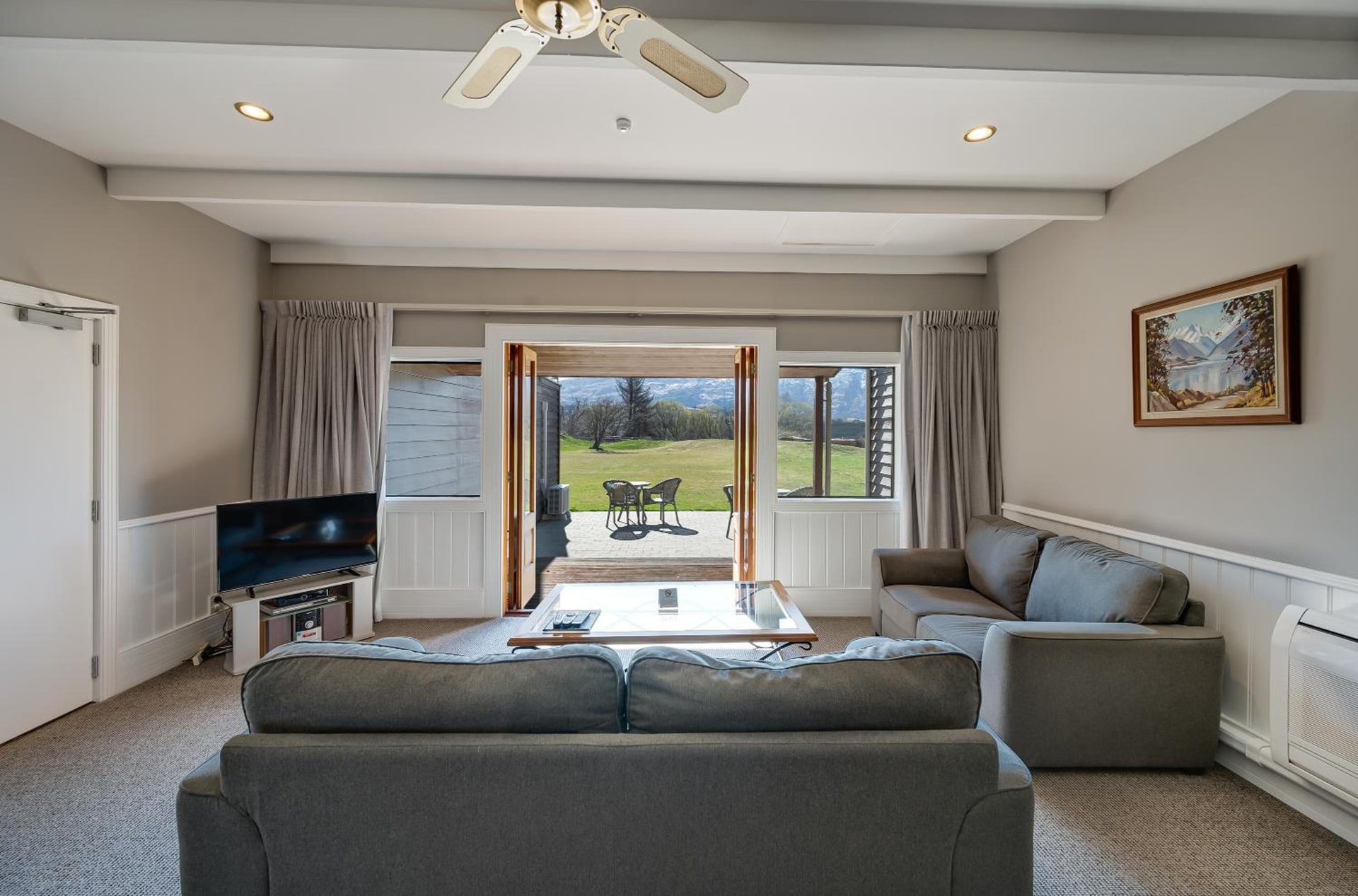 Manata Homestead & Lodge