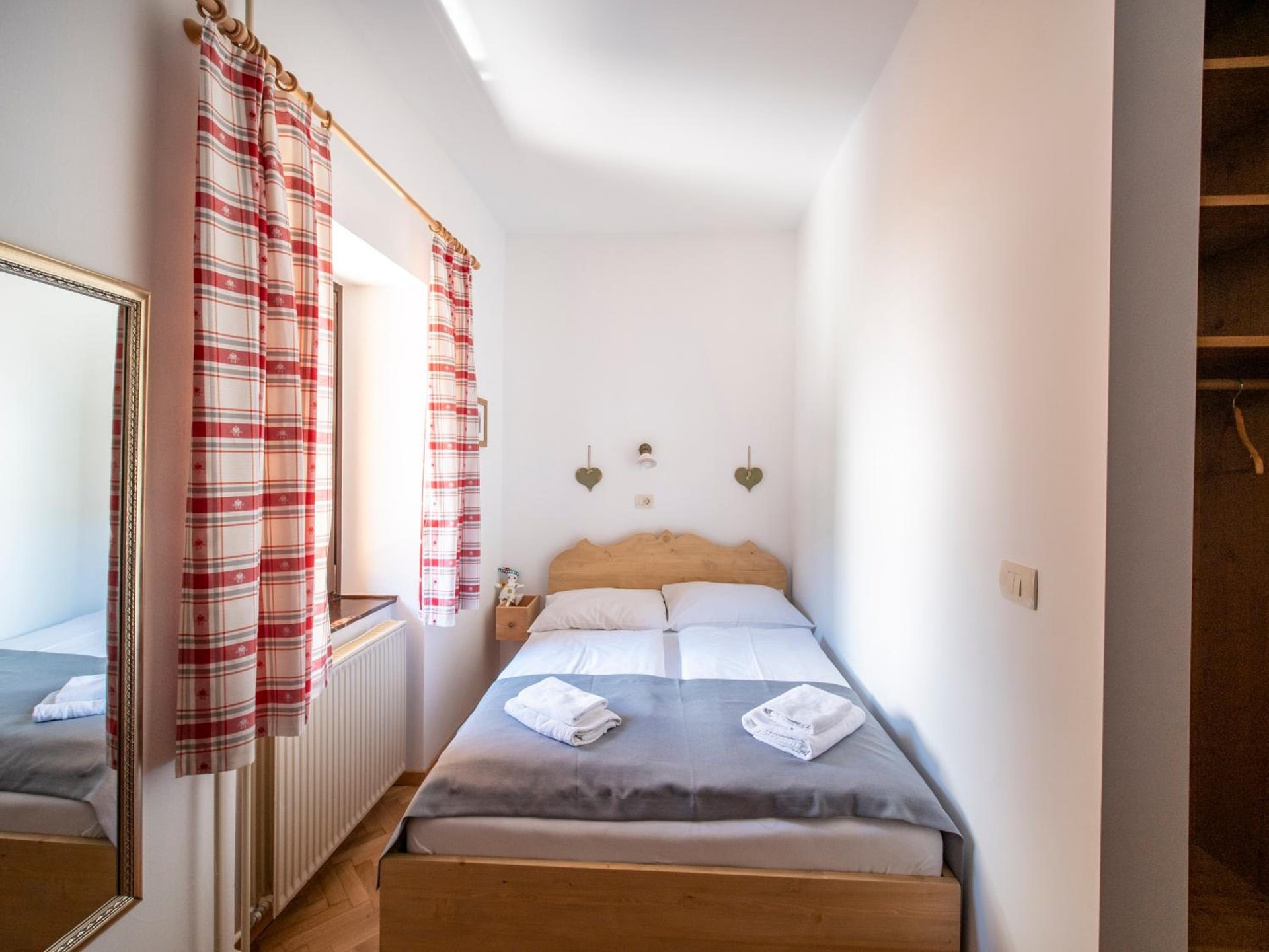 Berghi Hotel and Apartments