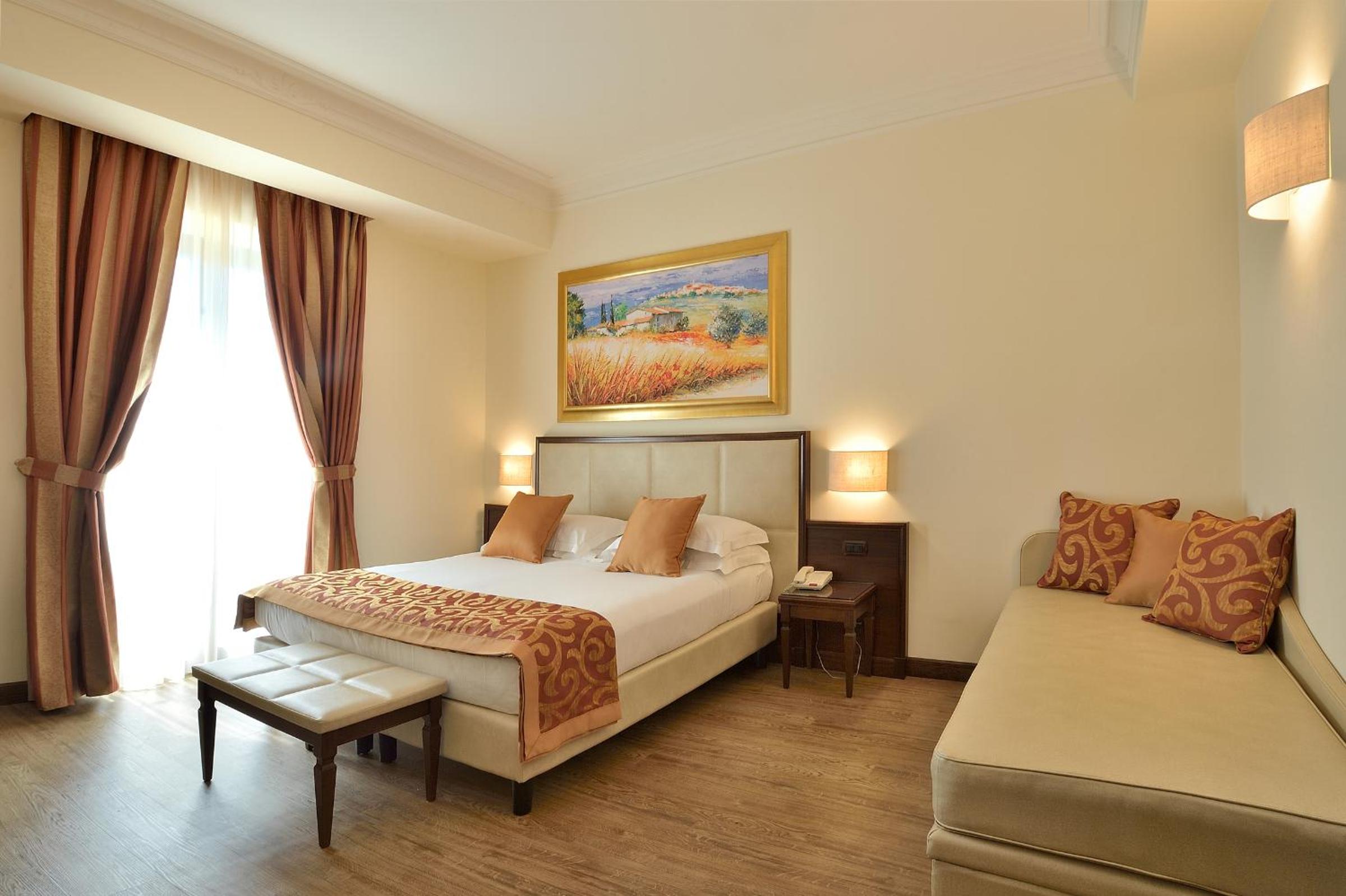 Hotel Athena