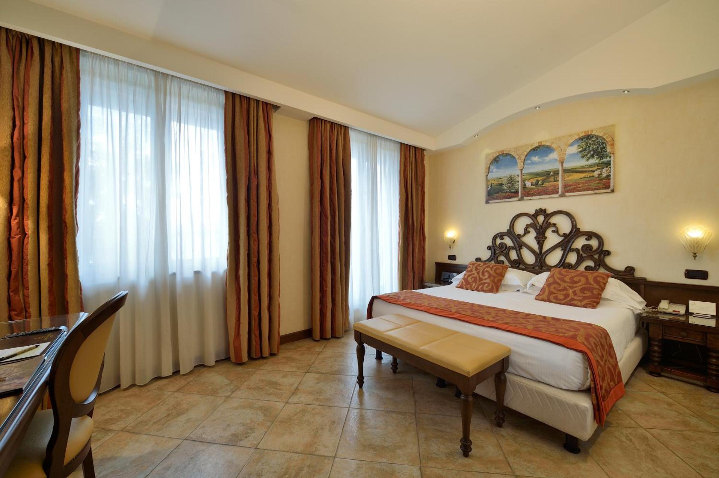 Hotel Athena