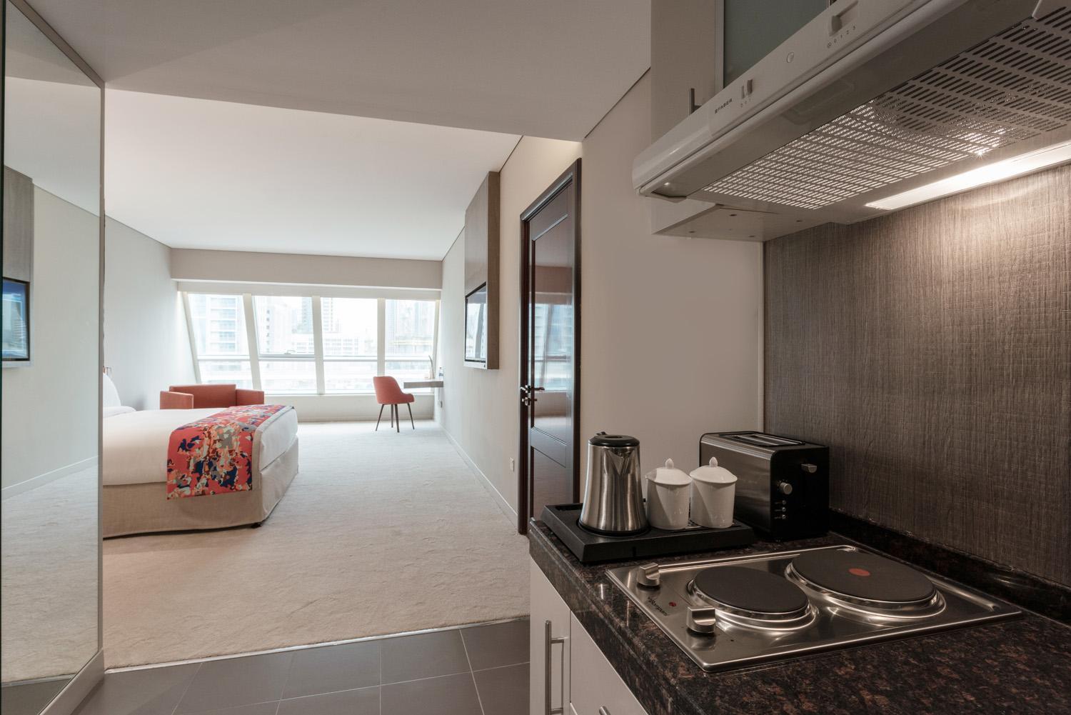 Leva Hotel and Suites, Opposite Downtown