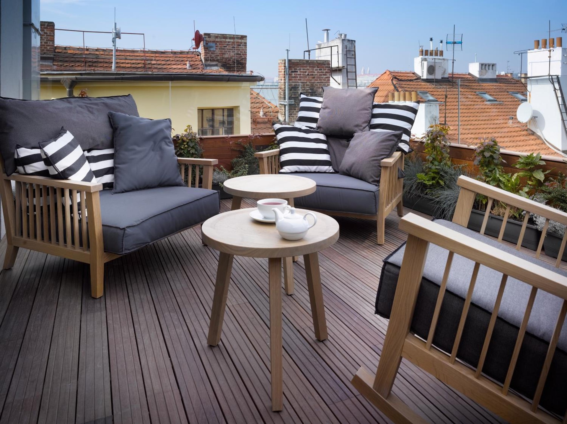 Old Town Square Residence by Emblem