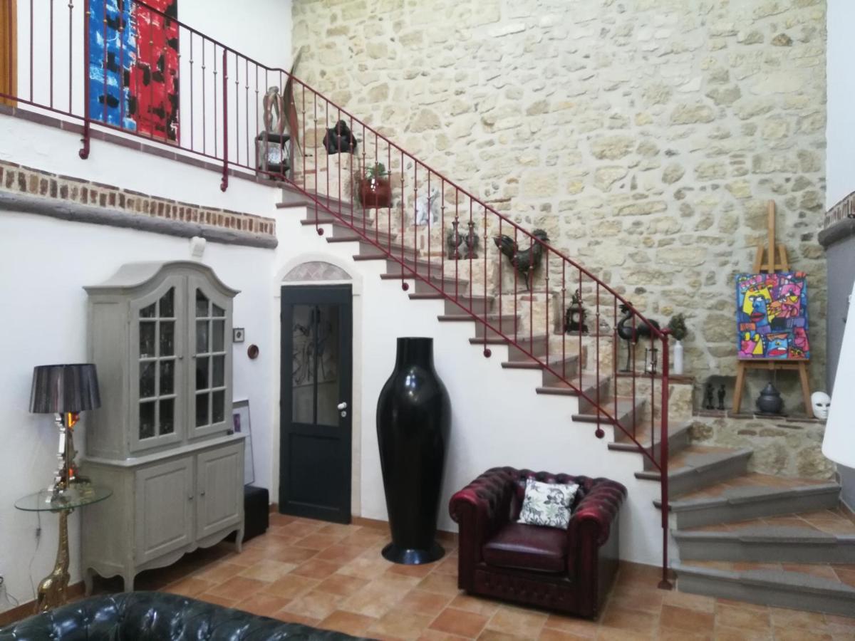 VILLA ARTEMiA