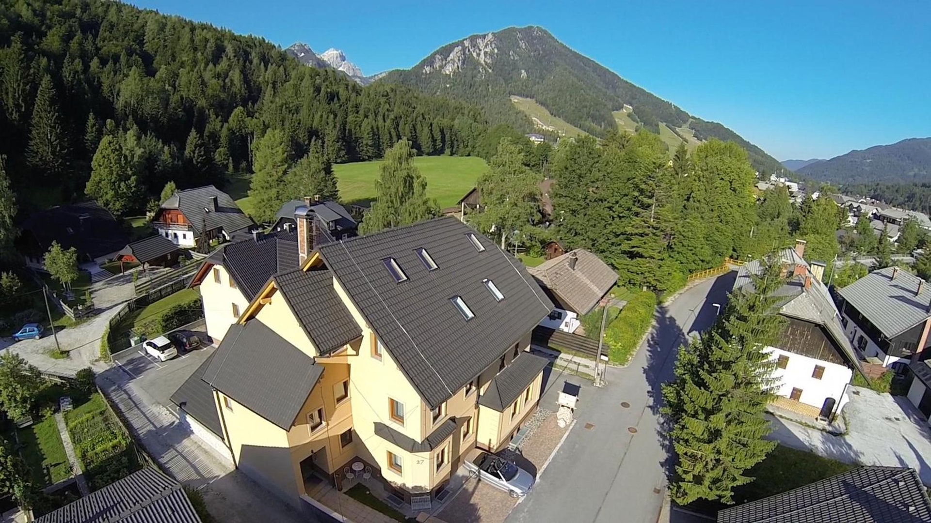 Berghi Hotel and Apartments