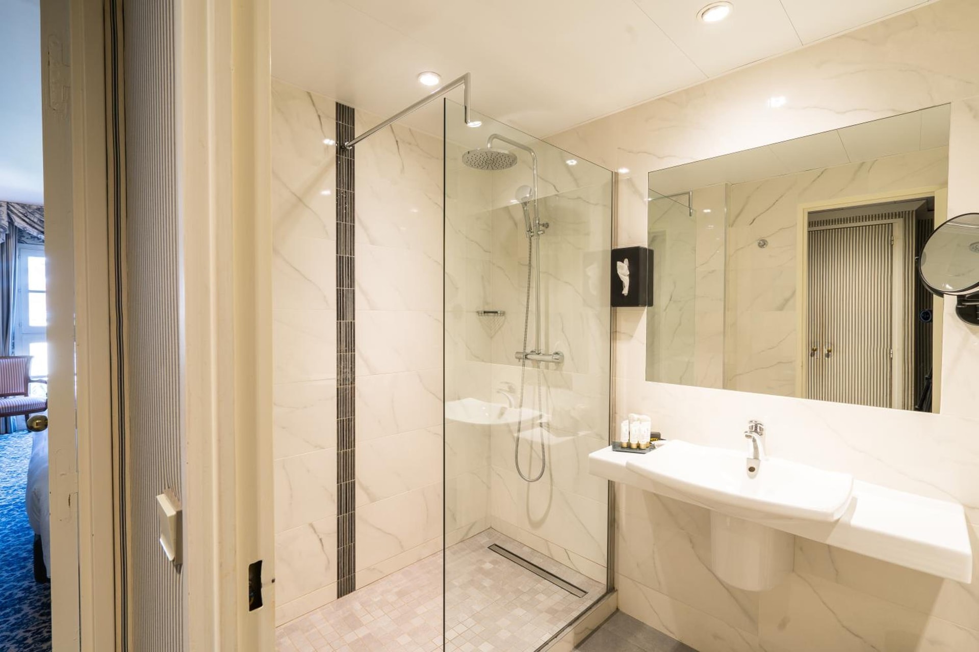Aigle Noir Hotel Fontainebleau - MGallery Collection