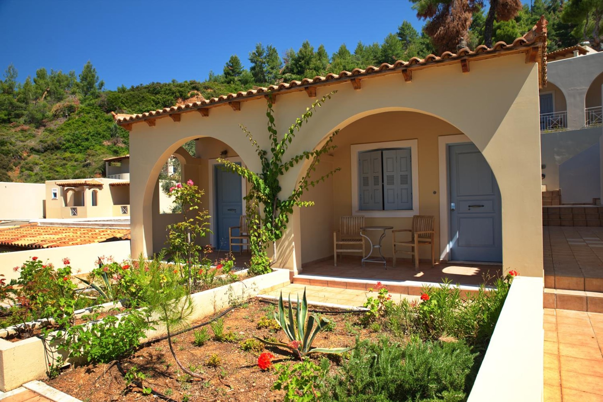 Alonissos Beach Bungalows And Suites Hotel