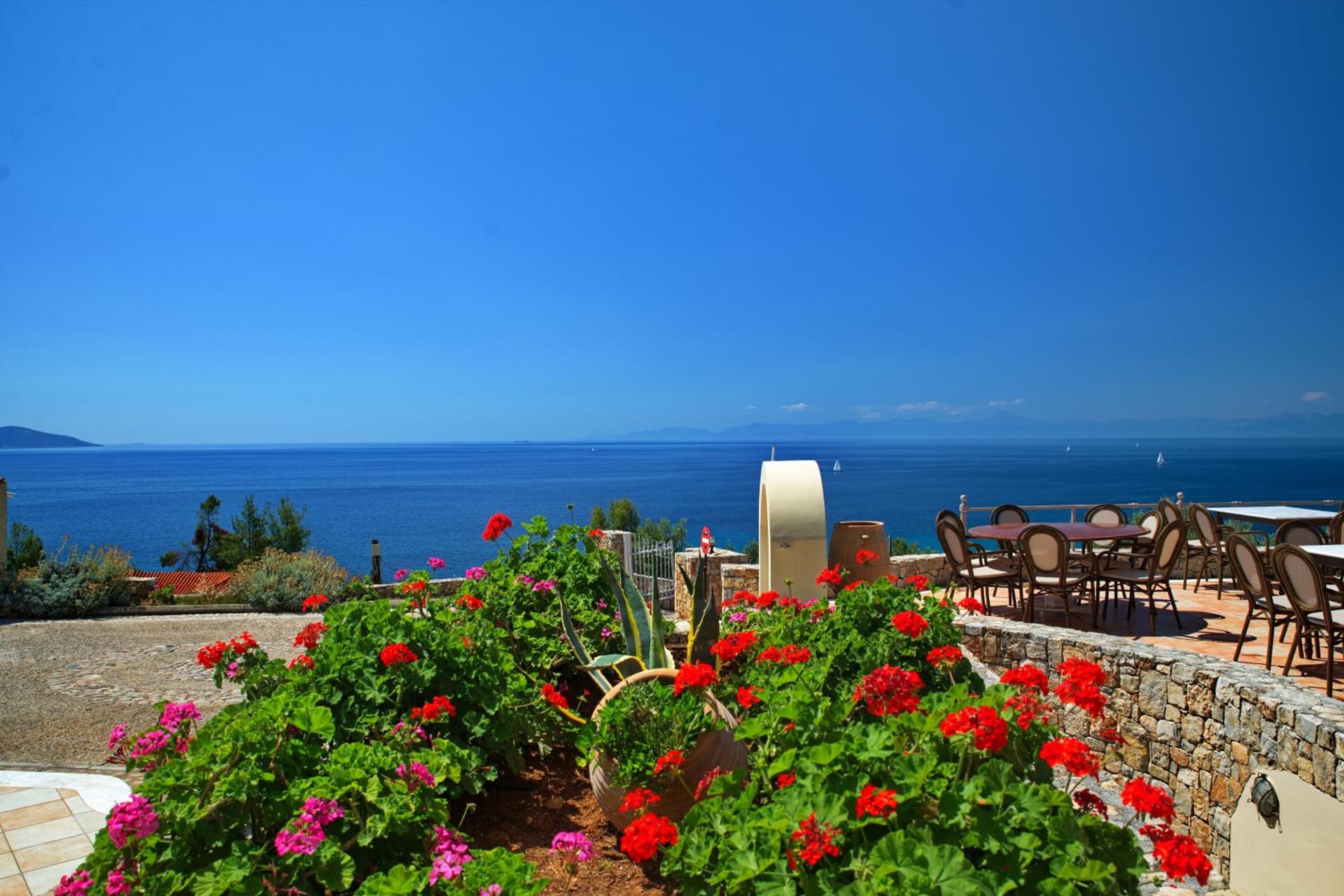 Alonissos Beach Bungalows And Suites Hotel