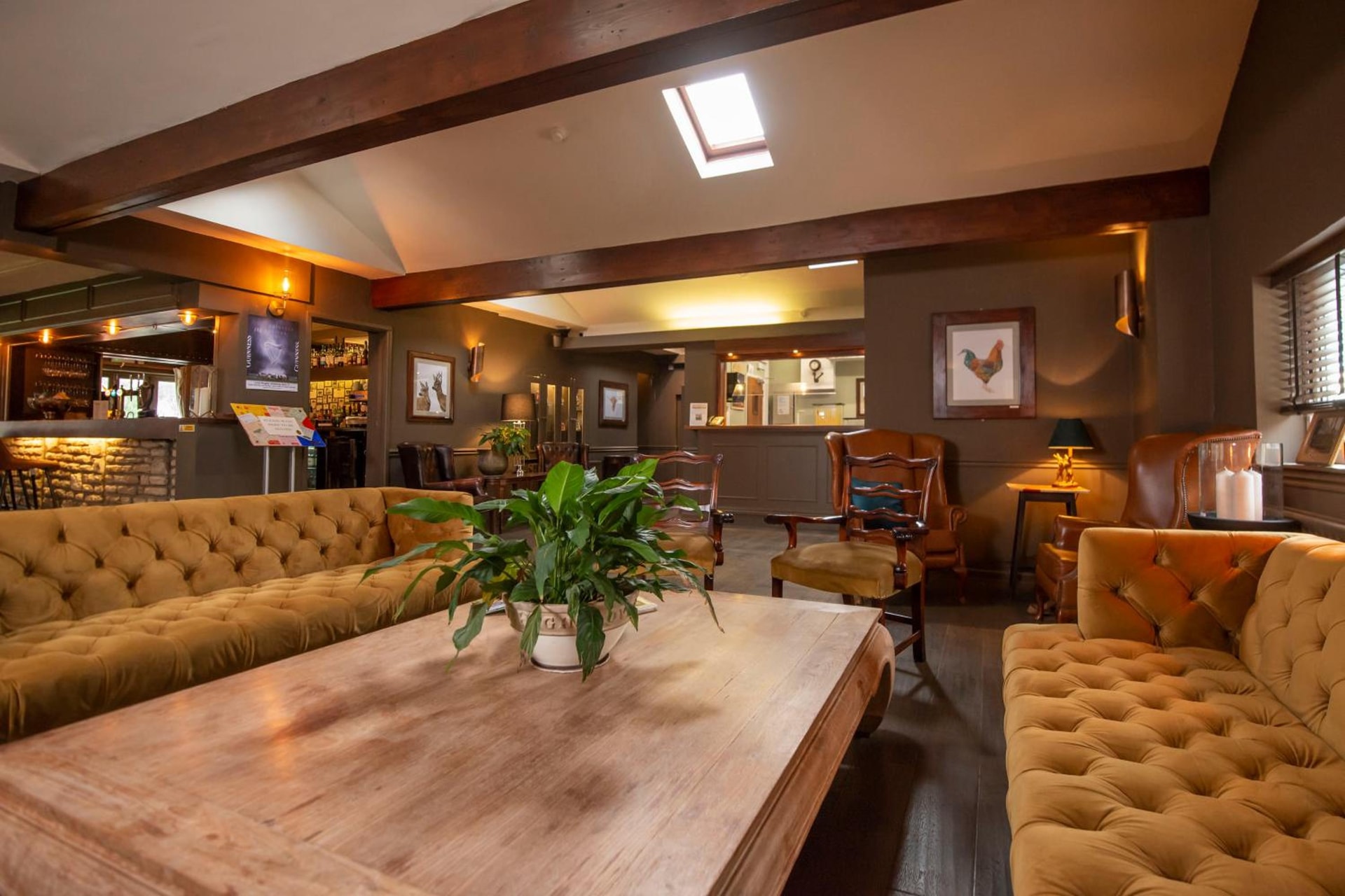 Pettifers Freehouse Hotel